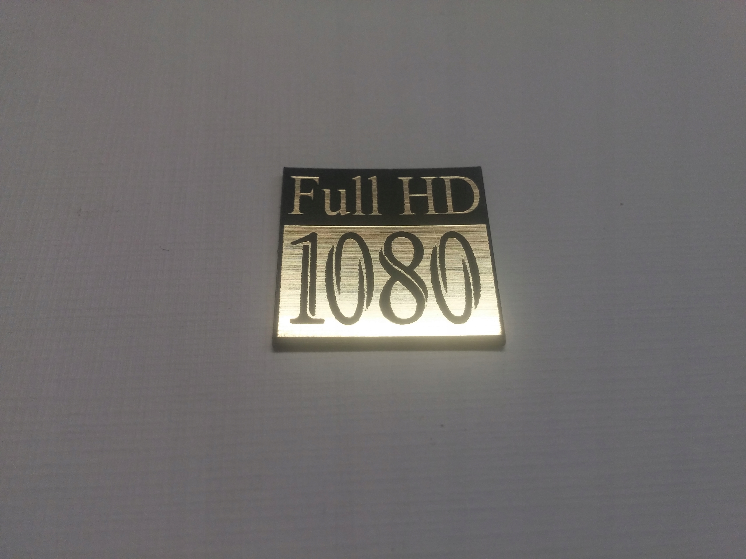 

Full Hd naklejka emblemat 19 x 19 mm *złota