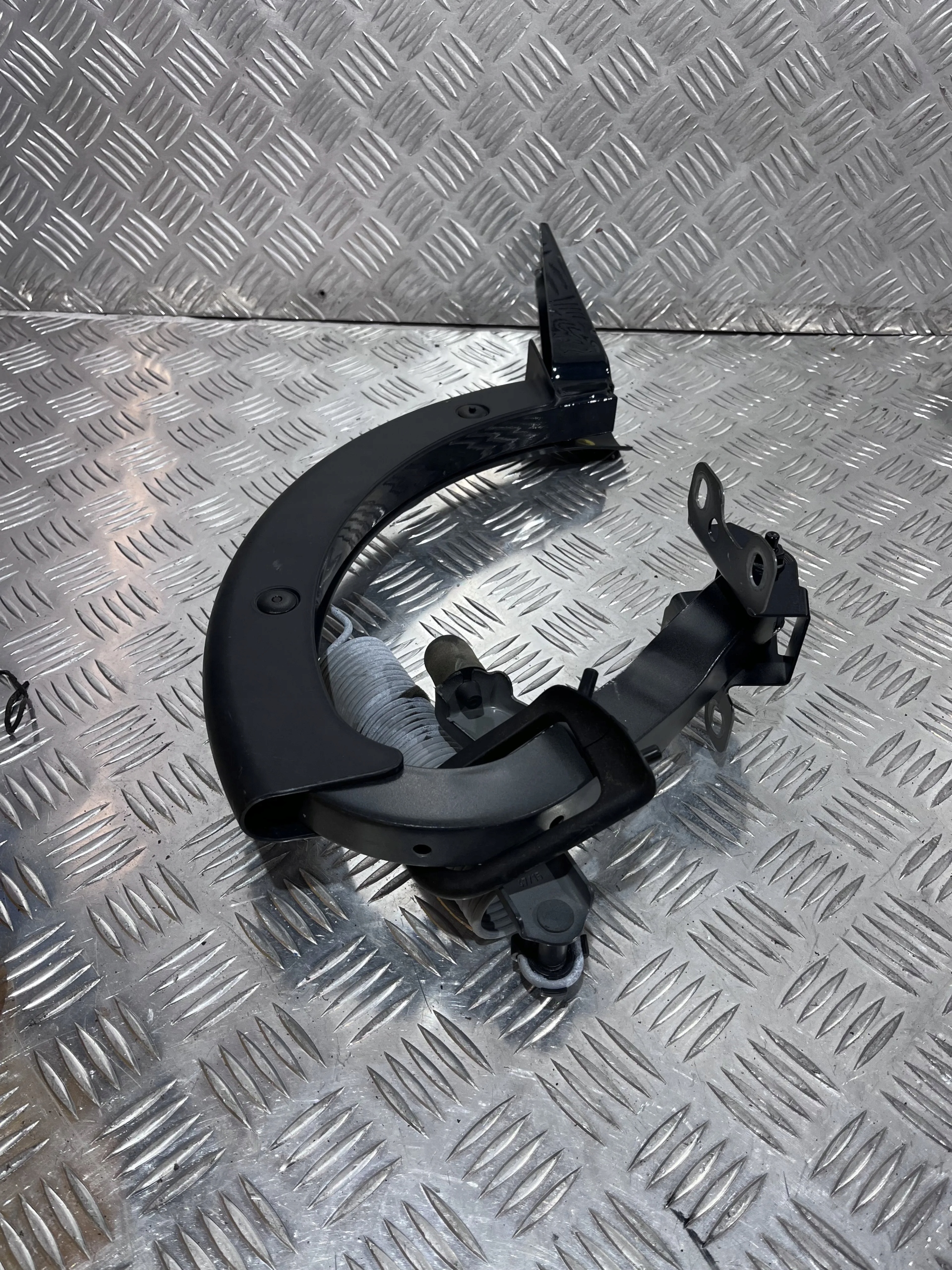 ZAWIAS KLAPY BAGAŻNIKA AUDI A4 B9 15-