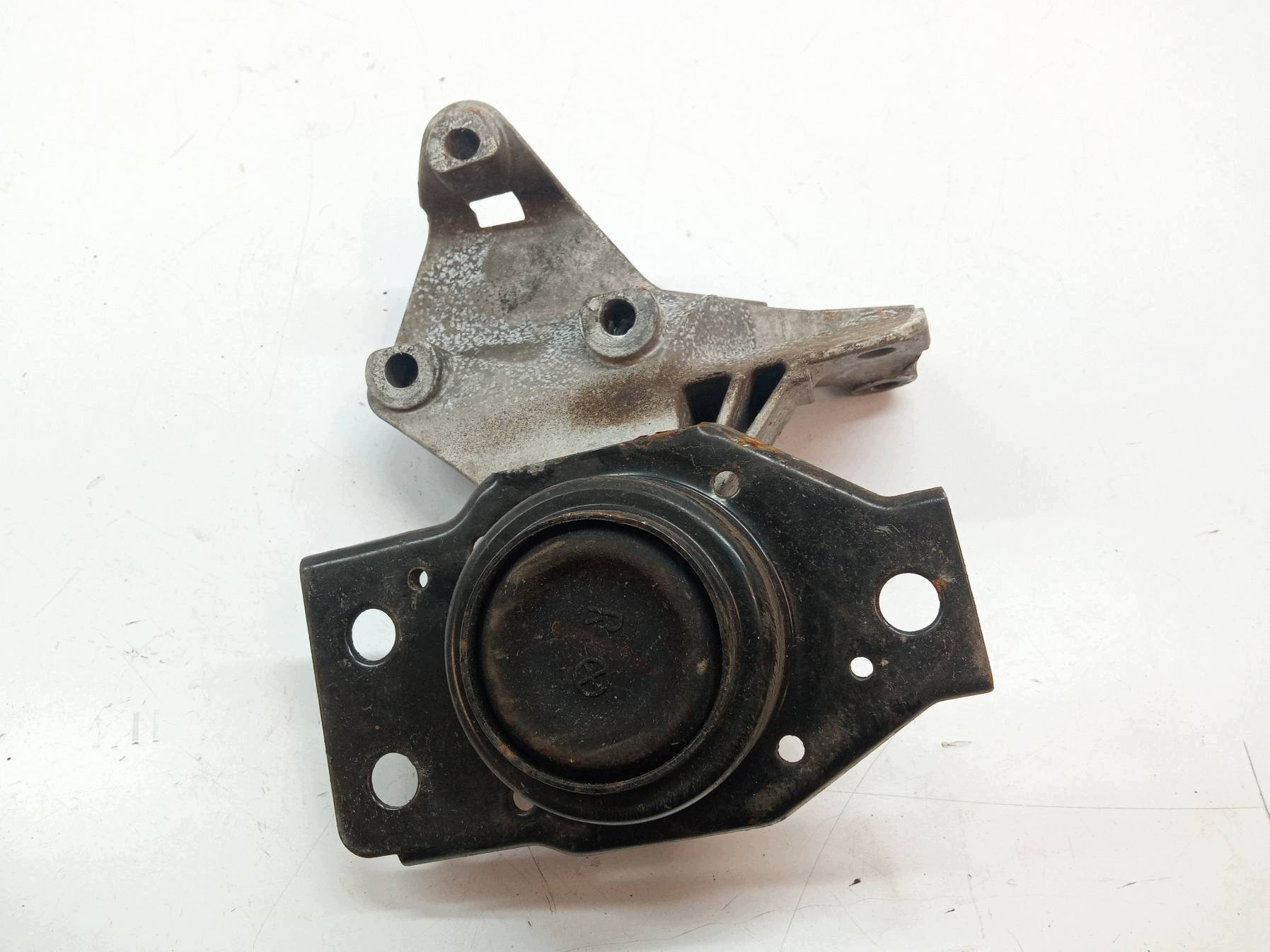 engine mount holder Nissan Qashqai and (2007-2013)
