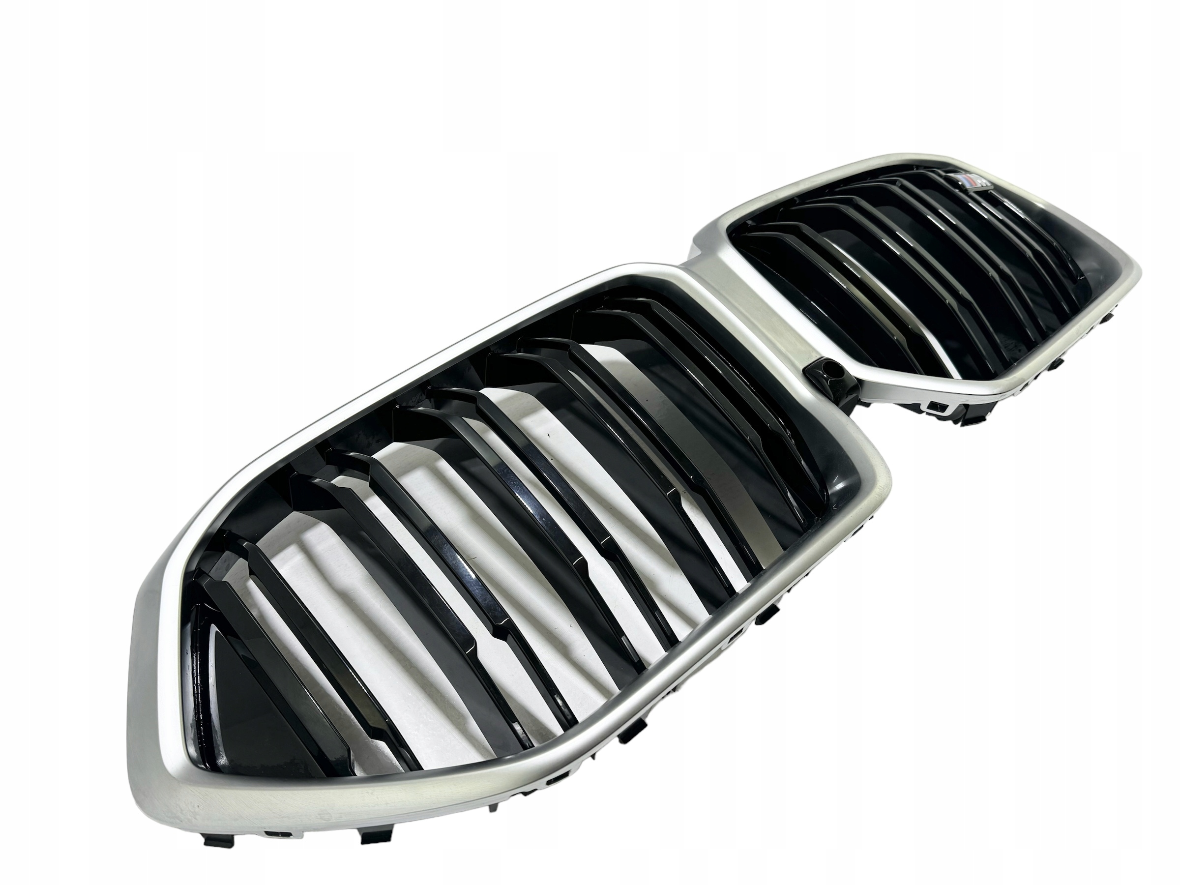 BMW X6 G06 M PAKIET GRILL ATRAPA RADAR PDC LED NERKA Producent części BMW OE