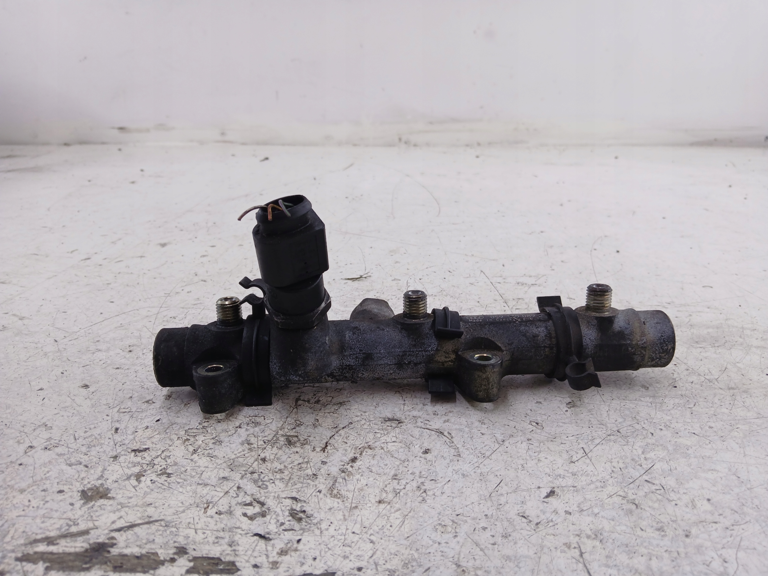 AUDI A4 B7 A6 C6 Q7 4L 3.0 TDI injection ramp 059130089D