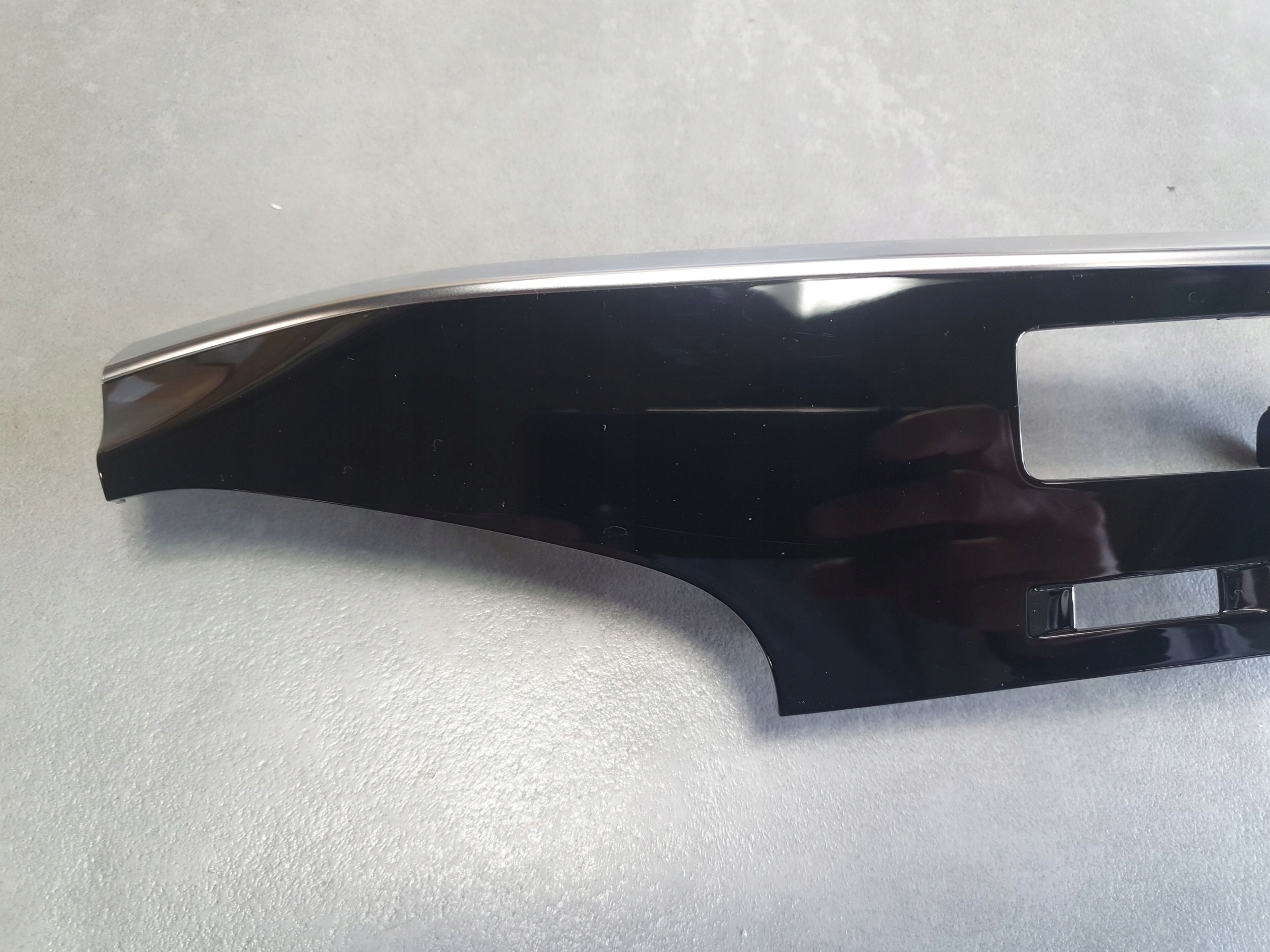 Audi Q8 decorative trim of the dashboard 4M8857237