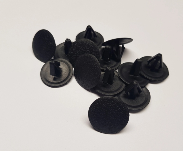 WYGLUSZENIE MASKI HYUNDAI TUCSON 2015 ZE SPINKAMI Part number 81125 D3000