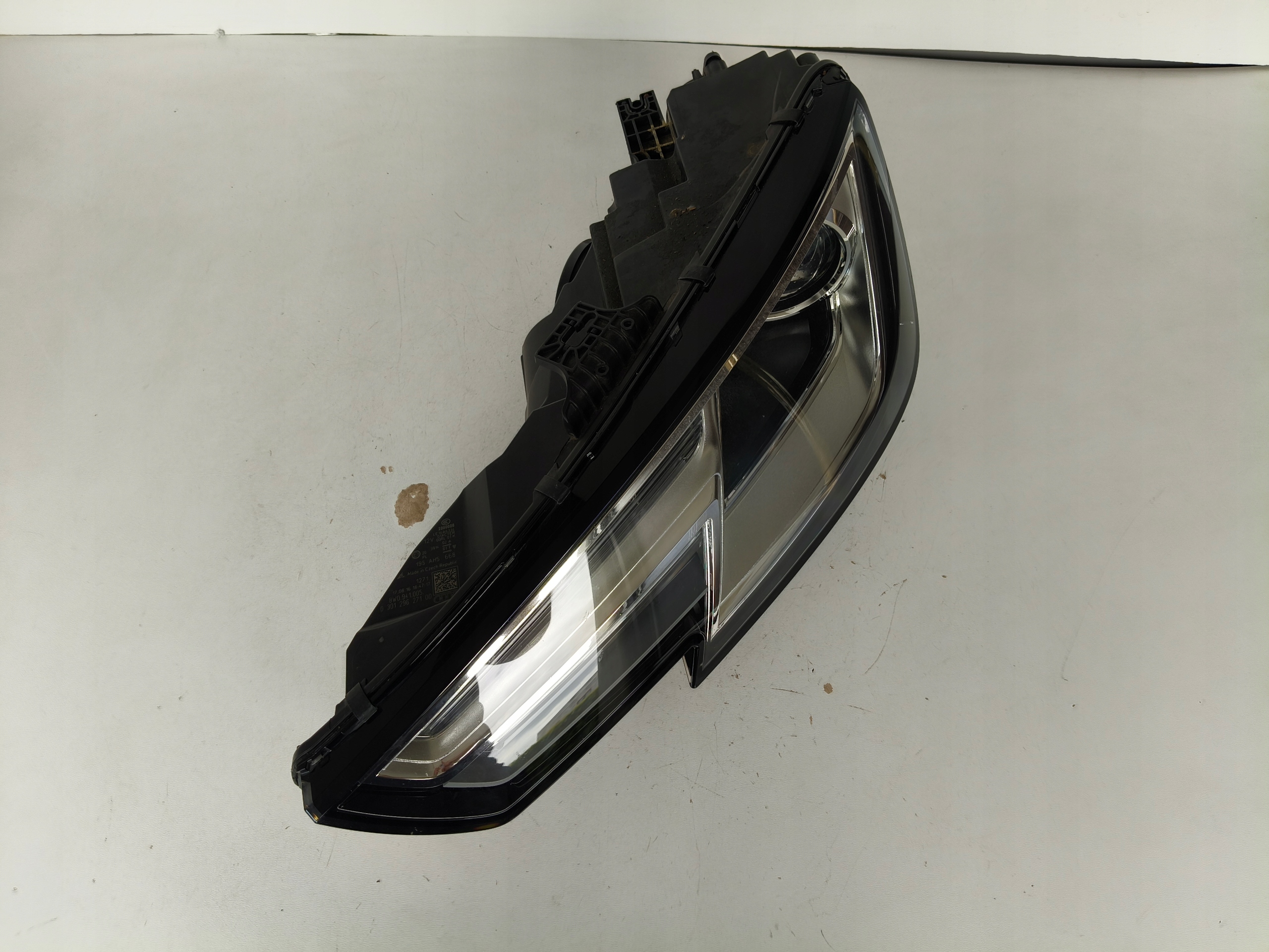 light left REFLEKTOR AUDI A4 B9 8W 8W0 15- XENON LED