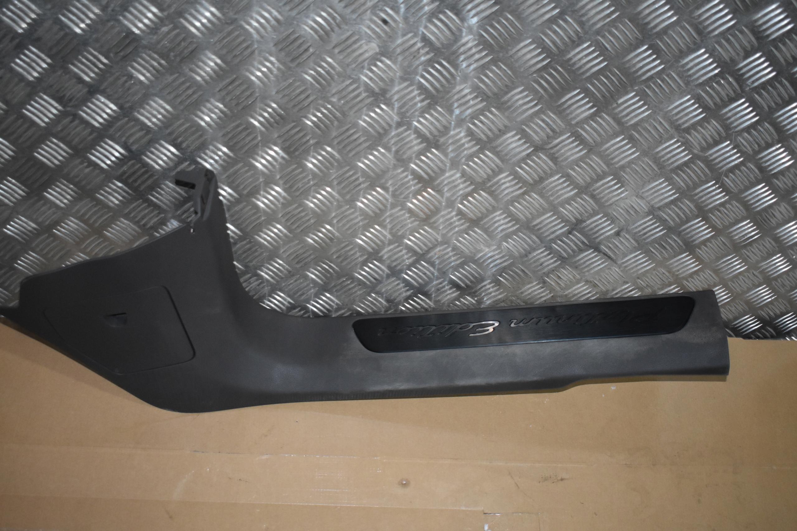 moulding threshold right PORSCHE PANAMERA 971 ACHATGRAU 1