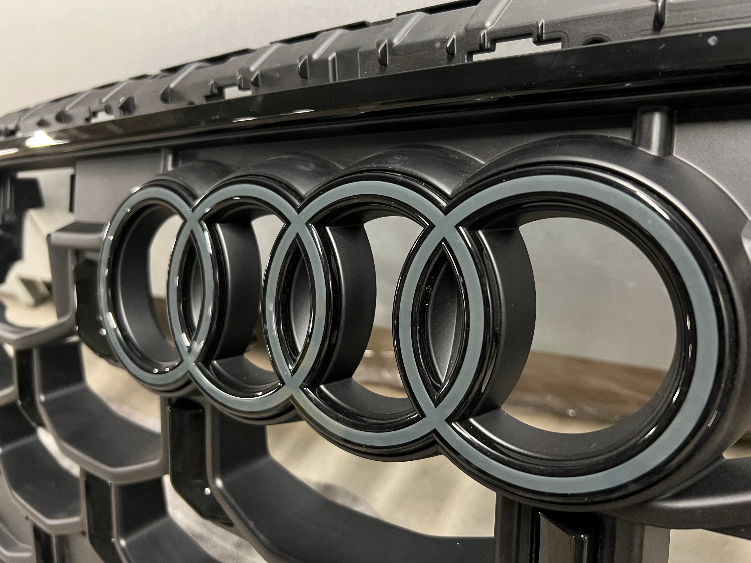 AUDI Q8 SQ8 S-LINE 2024+ GRILL ATRAPA CHŁODNICY NOWY 4M8853651CK Typ samochodu 4x4/SUV Samochody osobowe