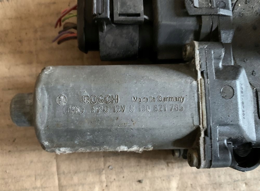 Silniczek elektrycznych szyb PRAWY TYŁ AUDI A6 C5 0130821785 Jakość części (zgodnie z GVO) Q - oryginał z logo producenta części (OEM, OES)