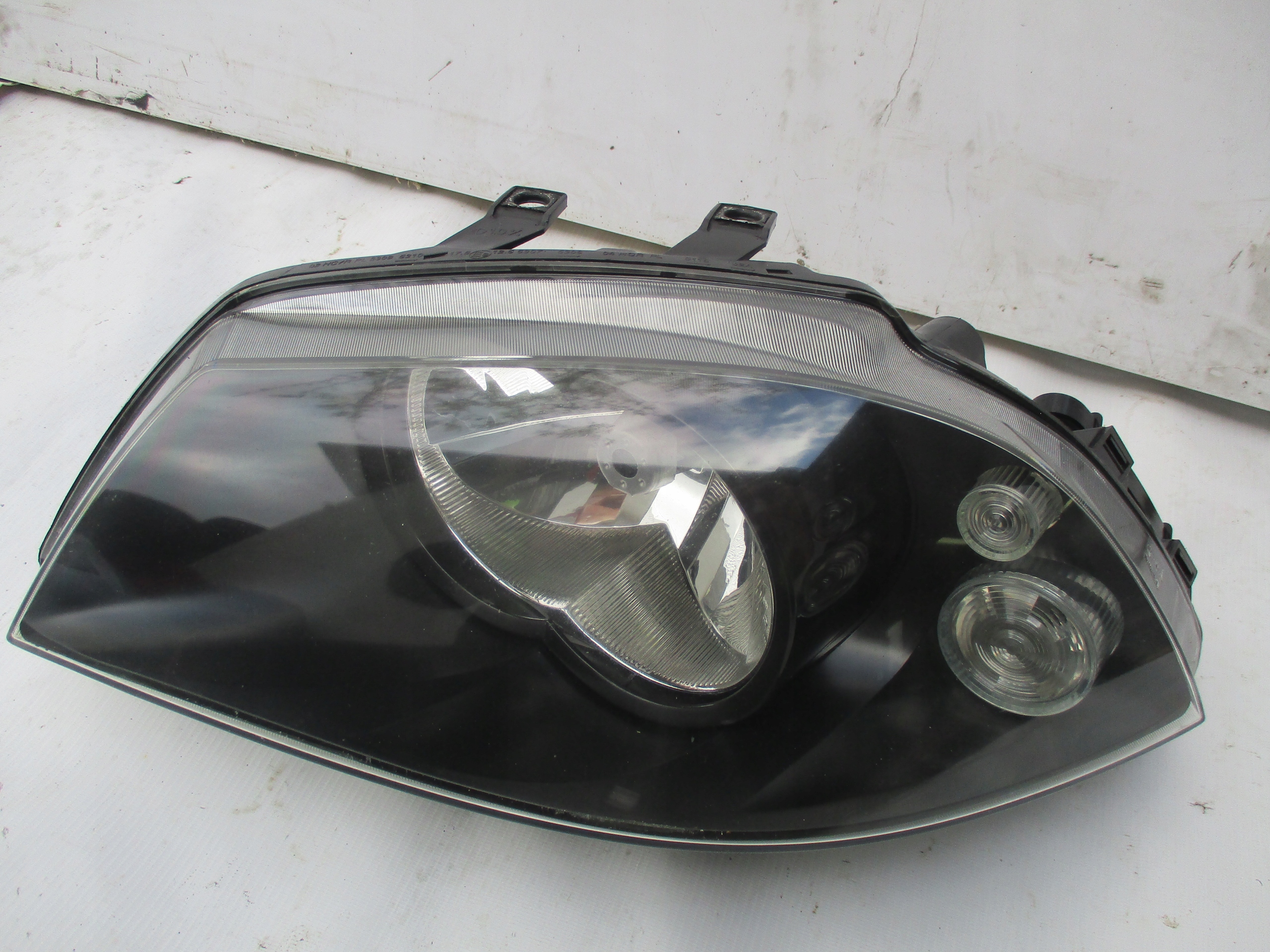 light left front front Seat Cordoba 02-08r 6L1941751M