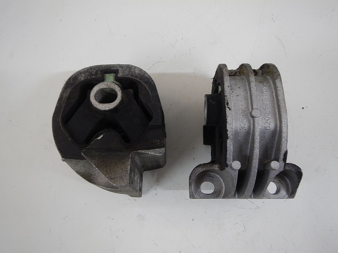 ŁAPA PODUSZKA SILNIKA MASTER 2,3 TYŁ nr 112214498R Typ silnika Diesel