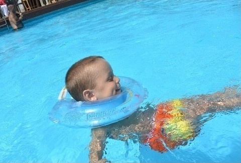 KÓŁKO KOŁNIERZ DMUCHANY DO PŁYWANIA DO DZIECI 4123 Bohater brak