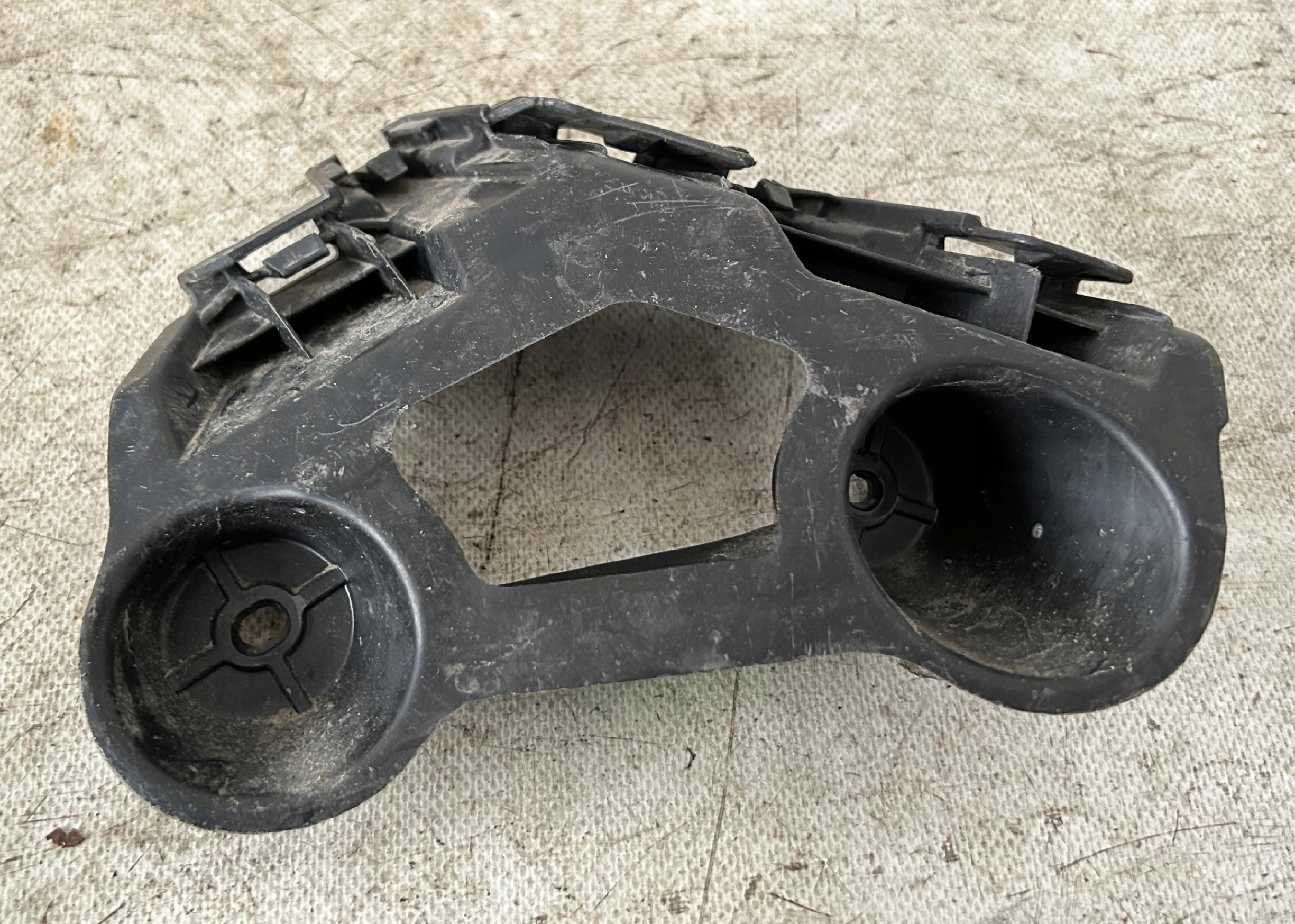 bumper bracket left rear part SKODA SCALA 657807393A