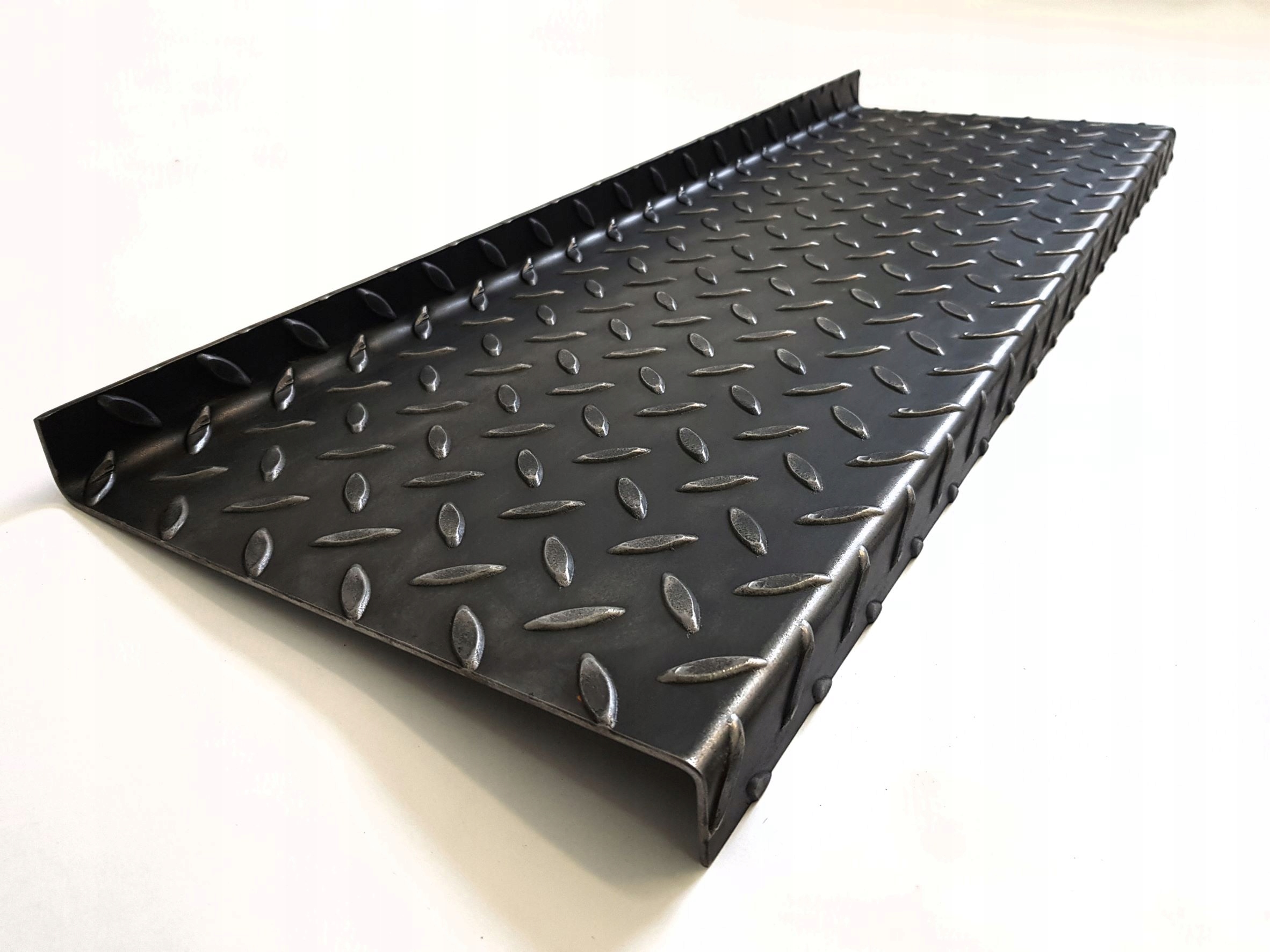 Ступени рифленые. Рифленые металлические ступени. Ступени металлические из рифленого листа. Ступени рифленые. Ступеньки из рифленки.