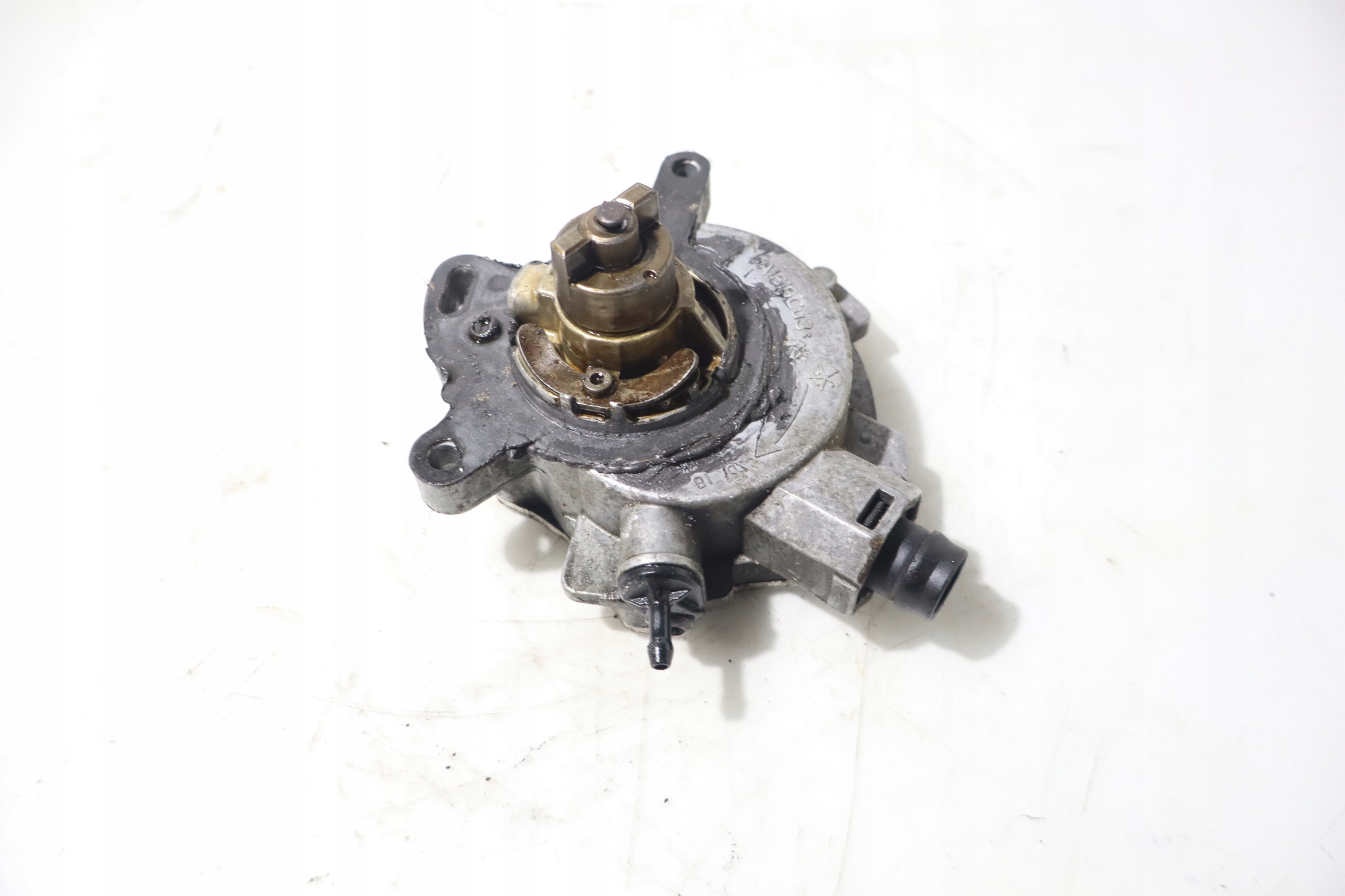 насос вакум FORD Focus III MK3 1.6 16v