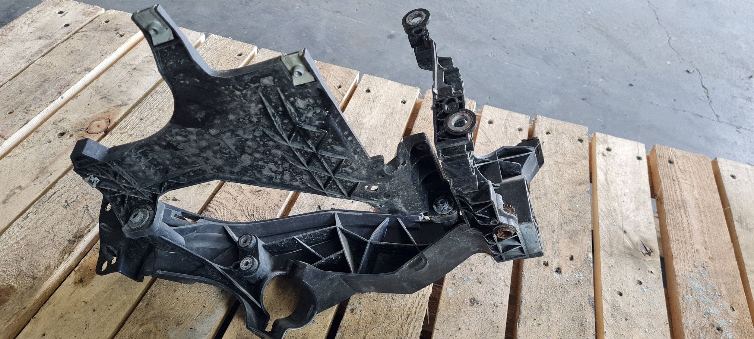 A5 8T LIFT S5 support bracket holder lights left front 8T0805607L