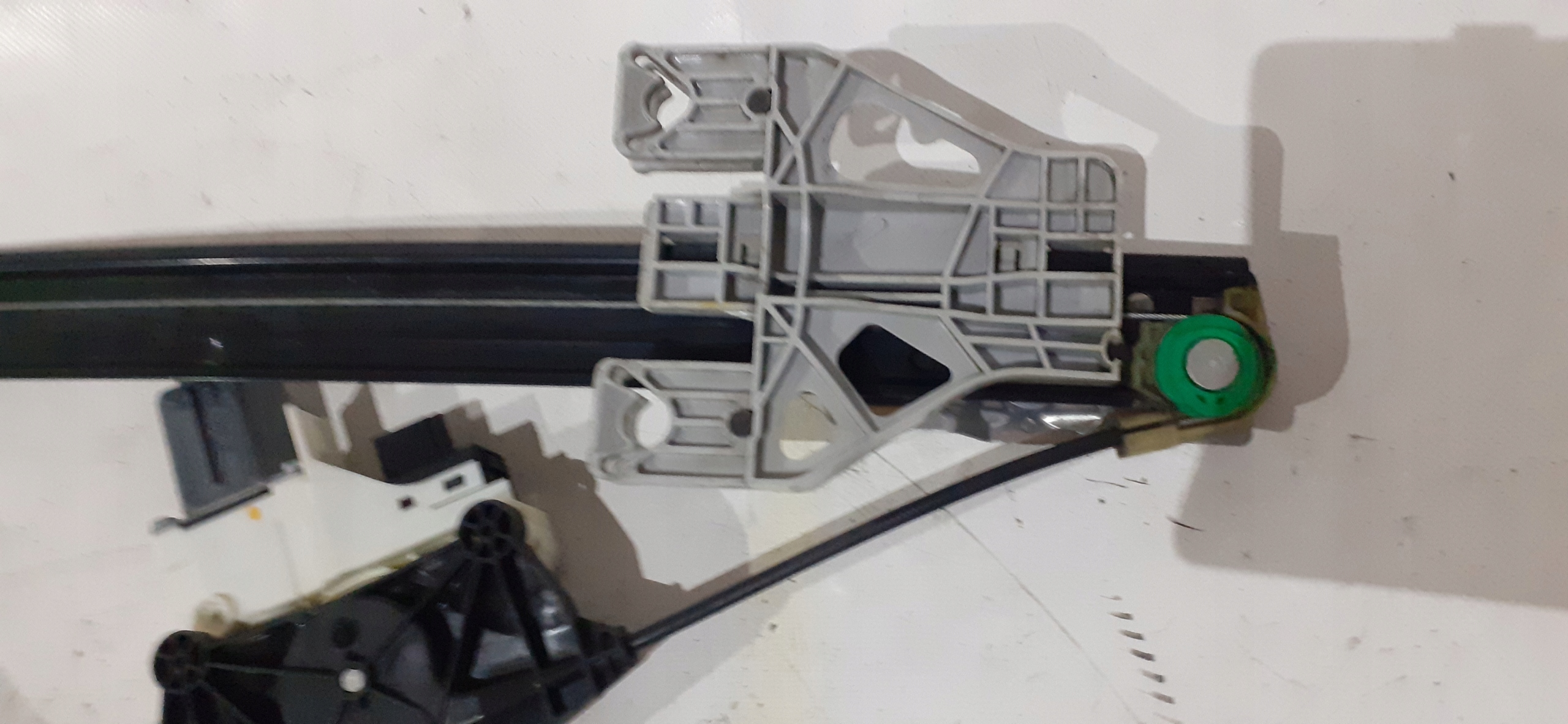 Audi A4 B8 window regulator left rear part