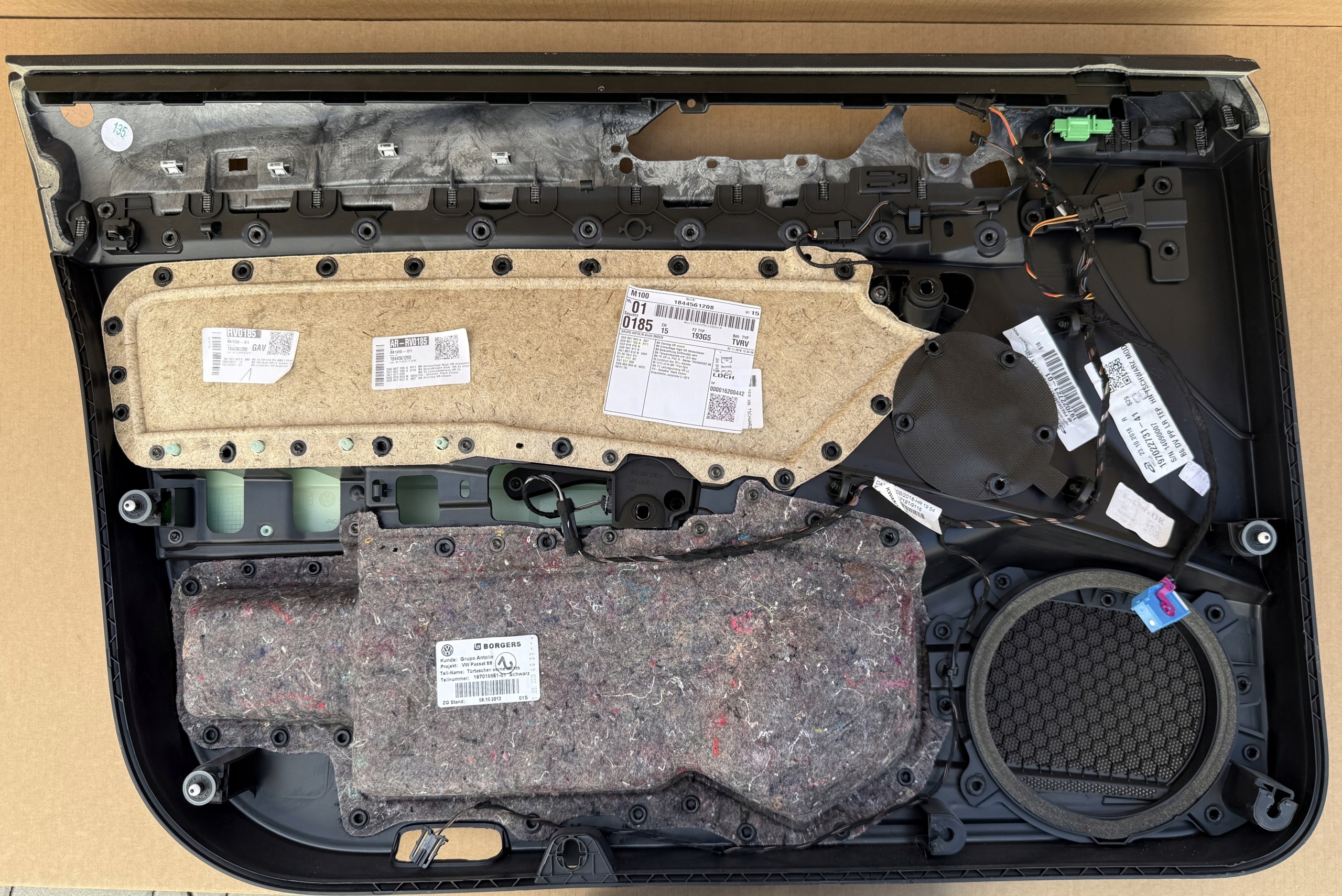 side below ROLETY PASSAT B8 sedan leather as new
