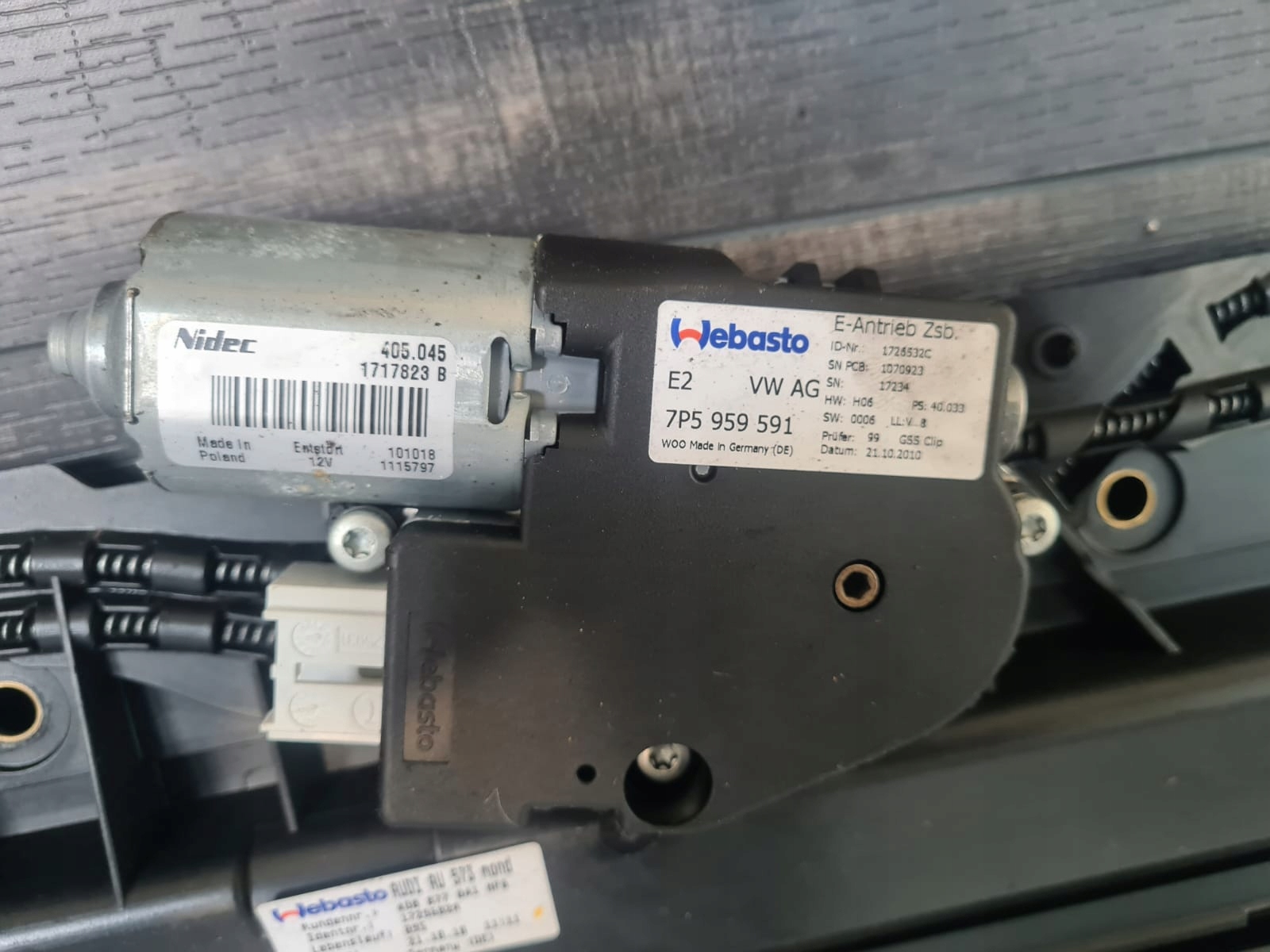 SILNICZEK SZYBERDACHU AUDI A7 4G8 7P5959591