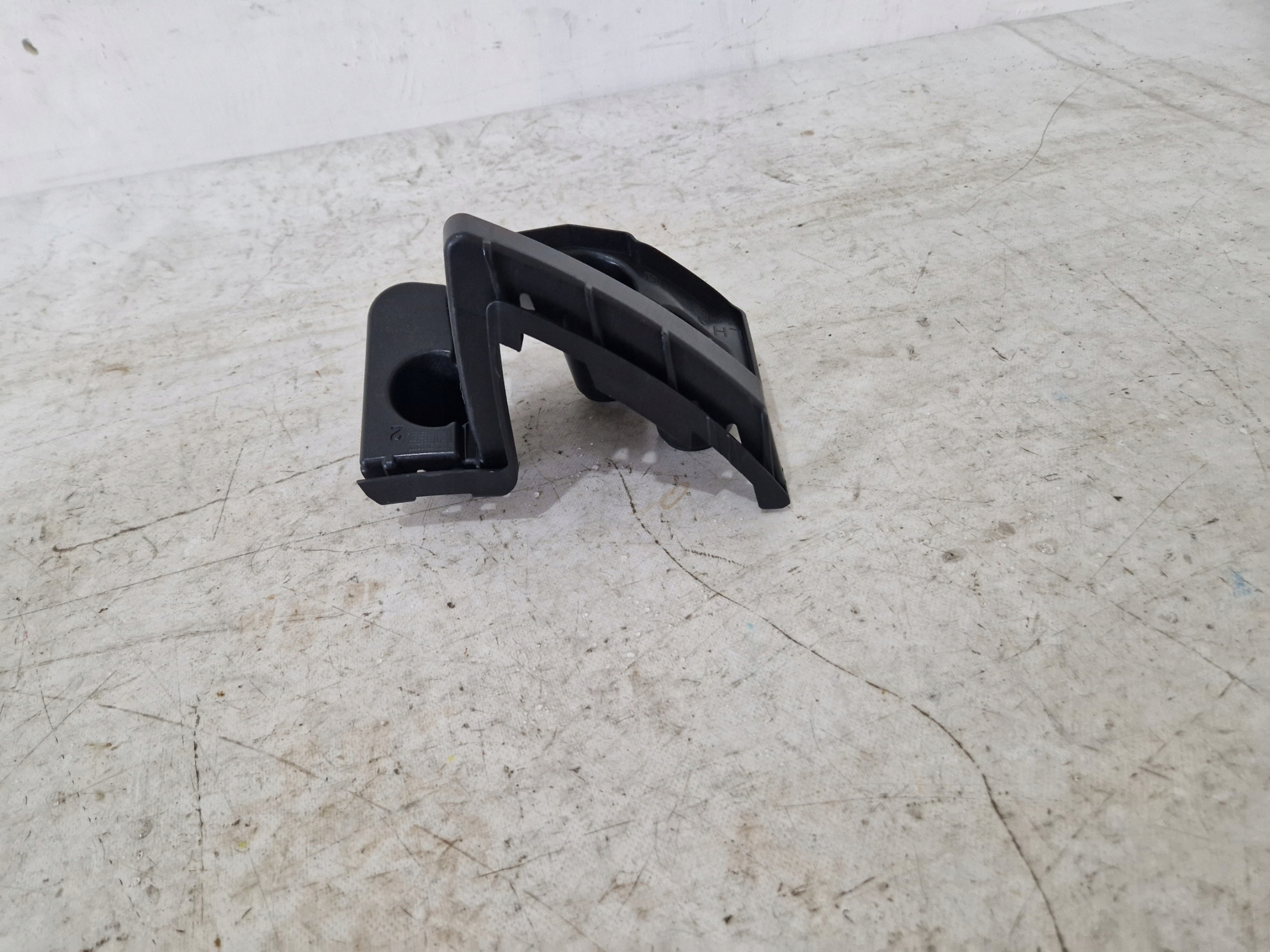AUDI Q4 E-TRON. bumper bracket left rear part 89E807393