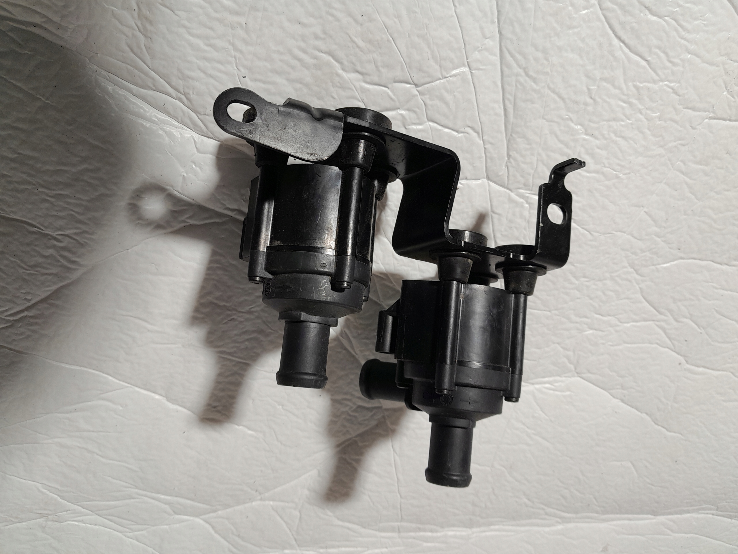 AUDI A4 B9 Supplementare Pompa WODNA 06H121601N