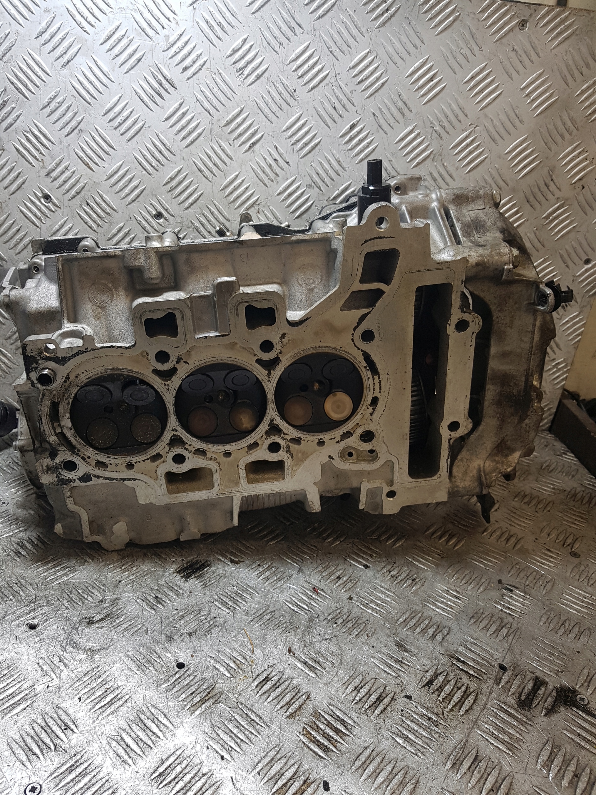 head. PEUGEOT 208 1.2 THP