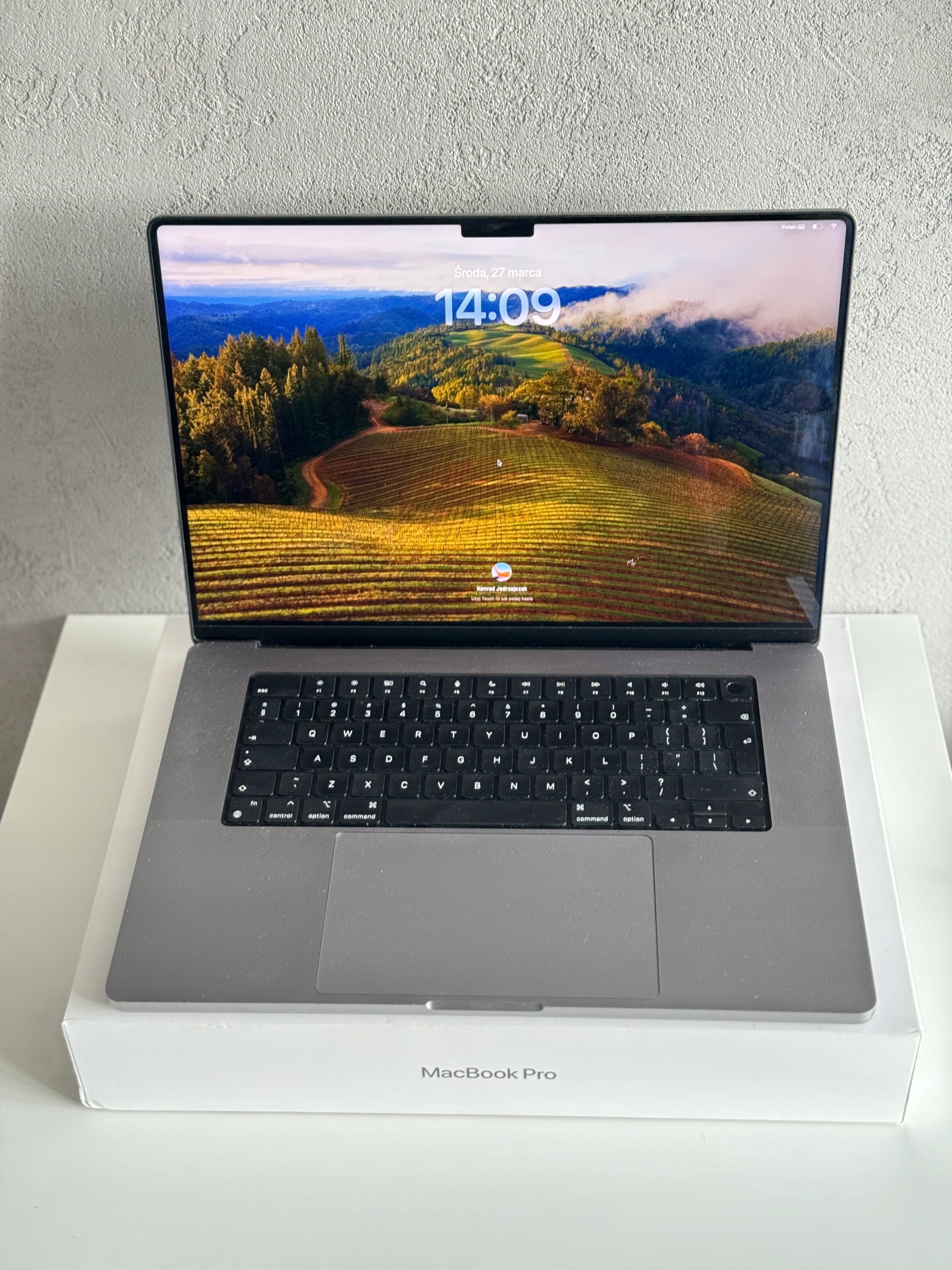 Laptop Macbook Pro 16 A2485 16,2 &quot; Apple M1 PRO 16 GB / 512 GB szary