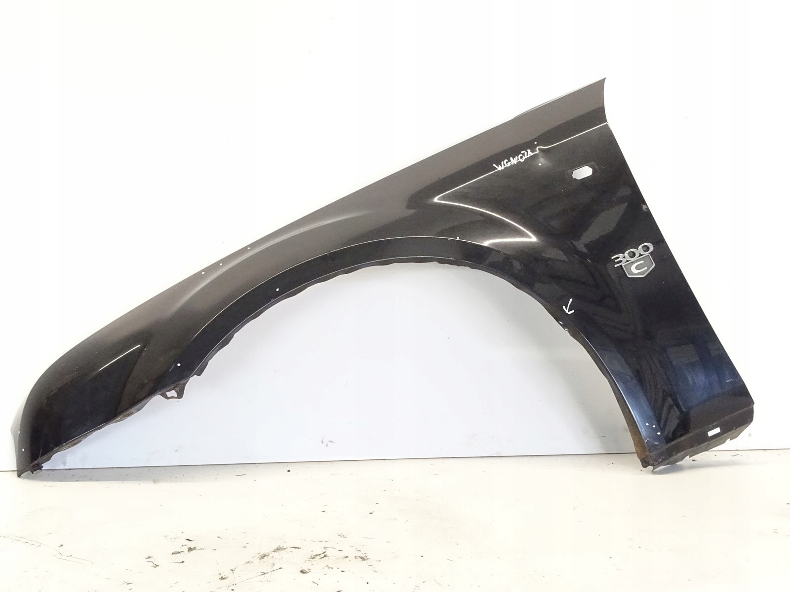 fender left front front CHRYSLER 300C and black PXR