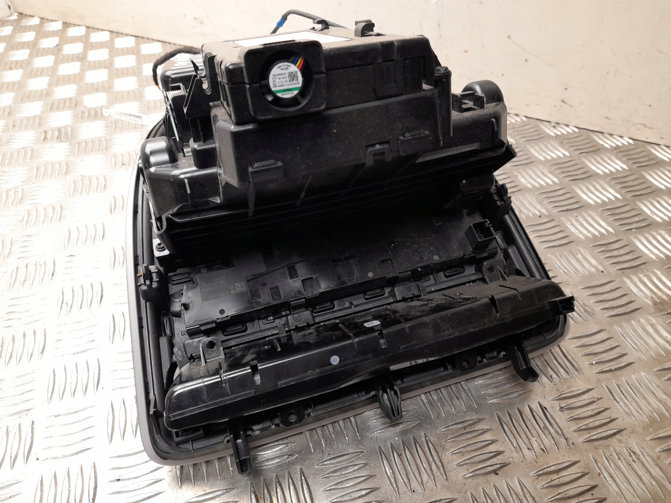 центральная консоль mercedes-benz EQC 2020 A2936803000