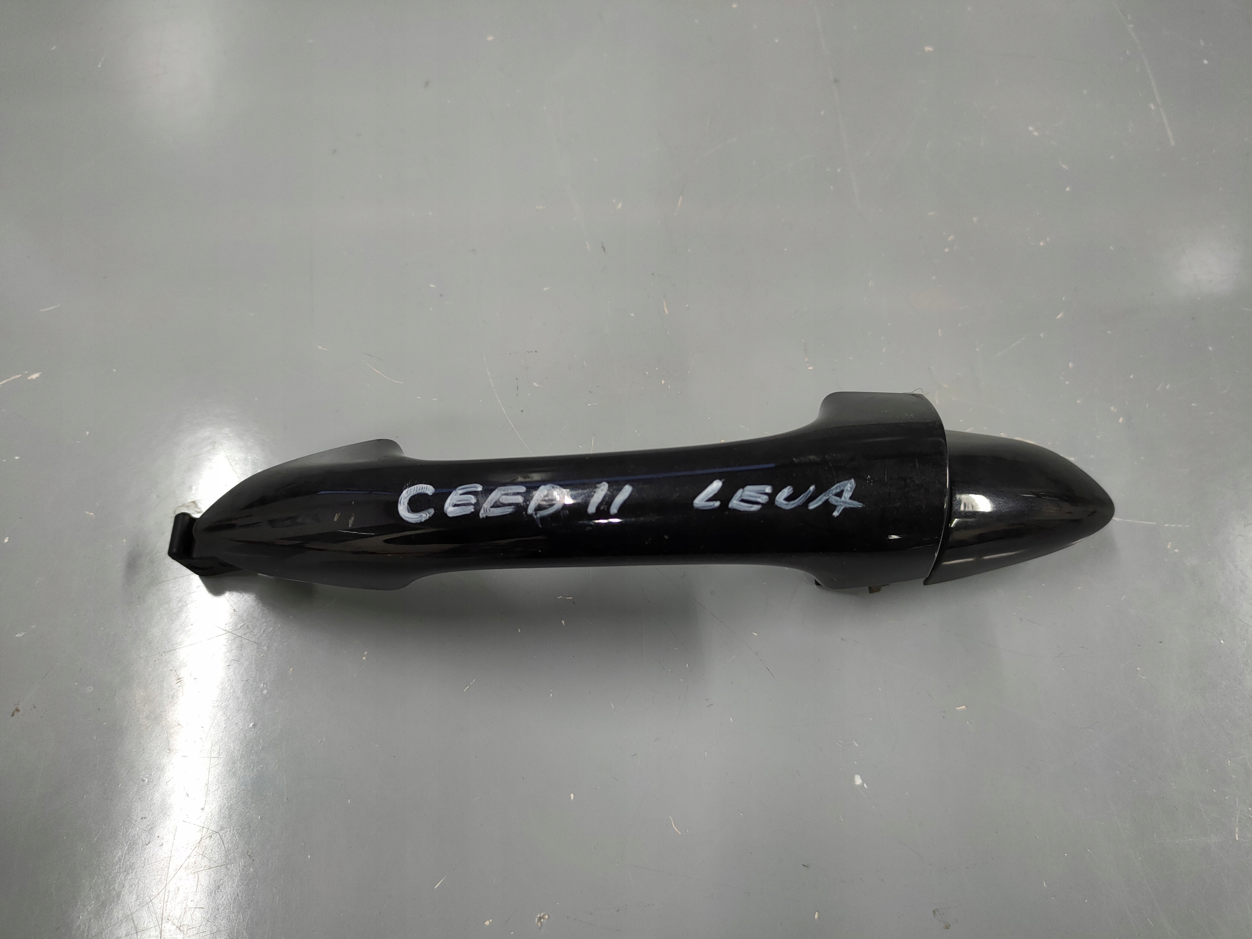 CEED II 12-ДВЕРНАЯ РУЧКА ЛЕВАЯ ПЕРЕДНЯЯ ЗАДНЯЯ