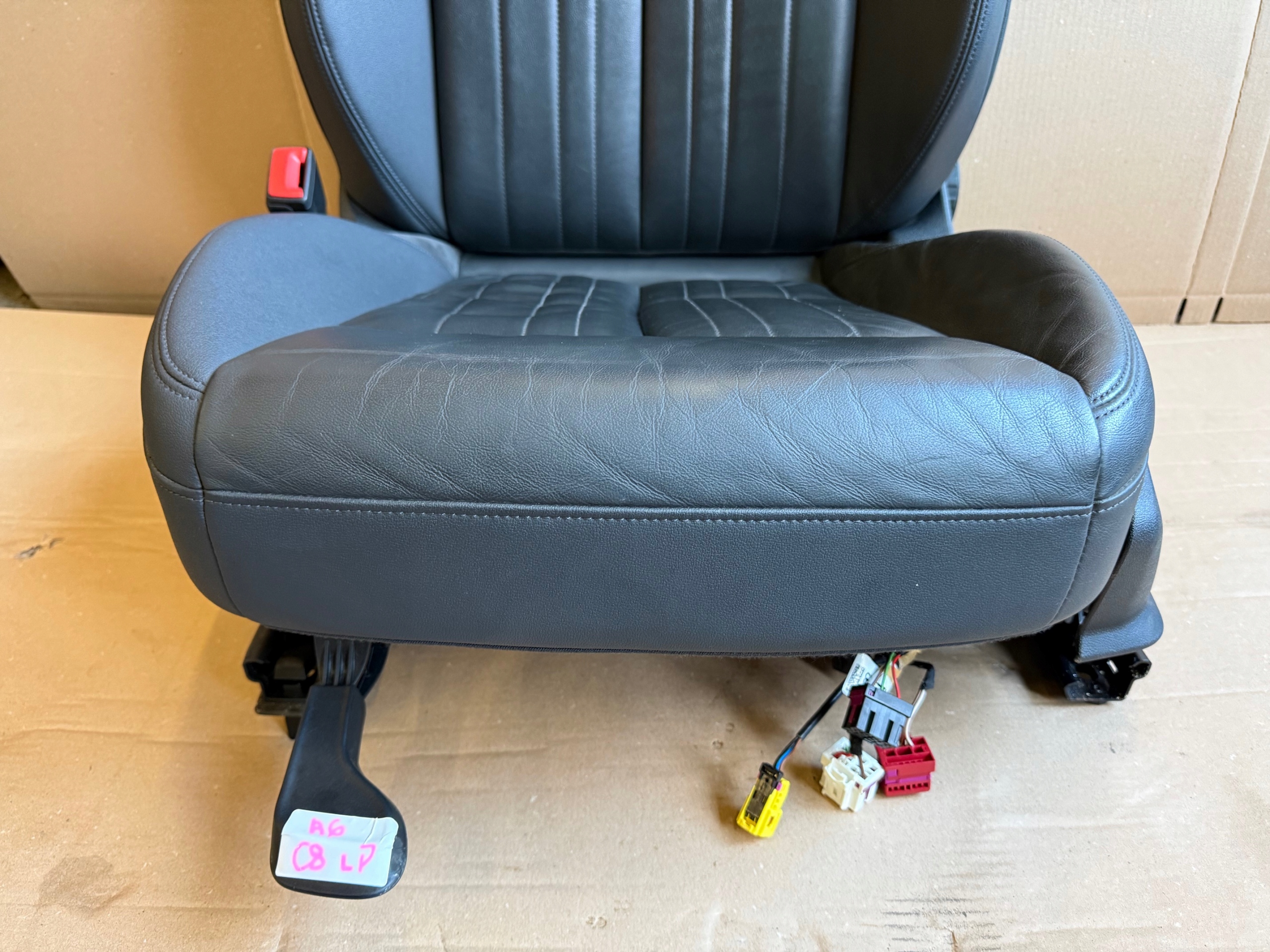 AUDI A6 C8 seat left front front driver´s leather GRZANY