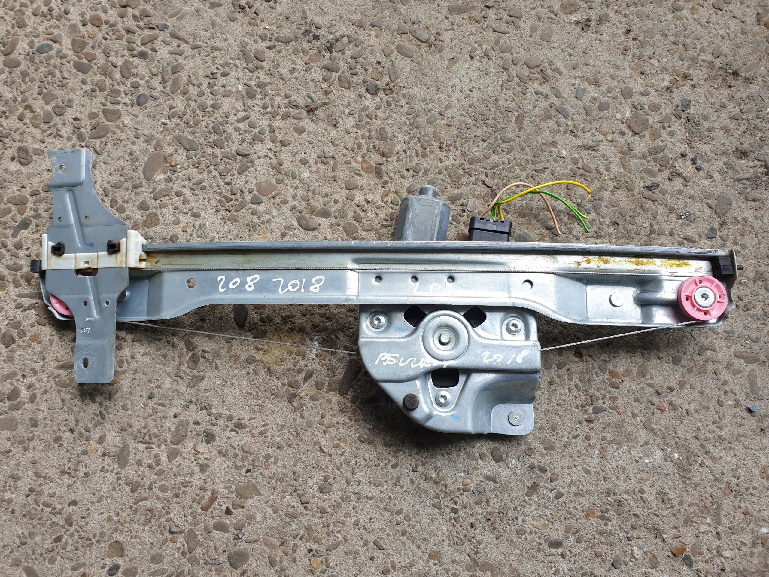 window regulator left front PEUGEOT 208 2013- 9816402180 9816401780
