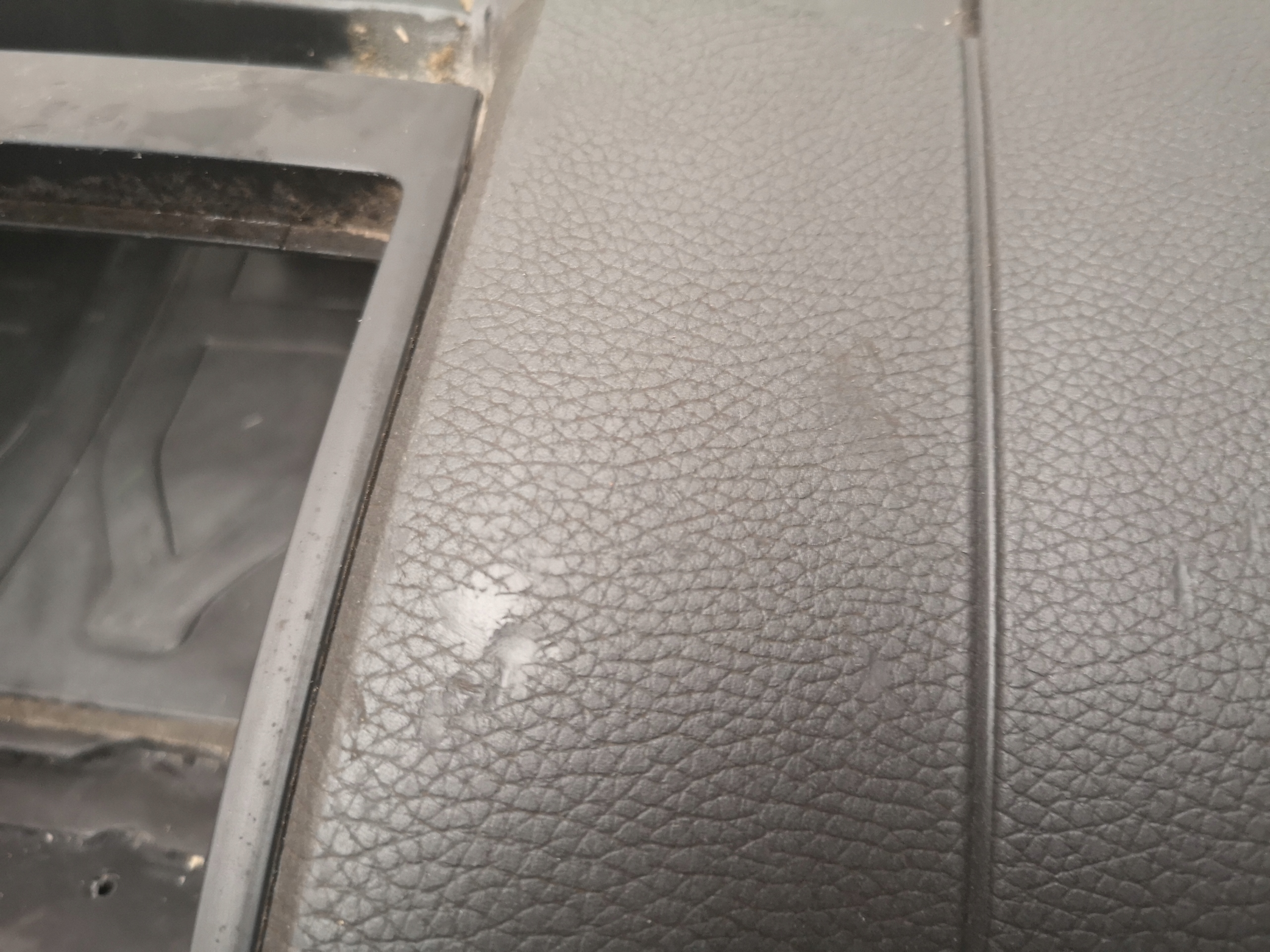 консоль торпеда vw TOUAREG 7L европа 7L6858451