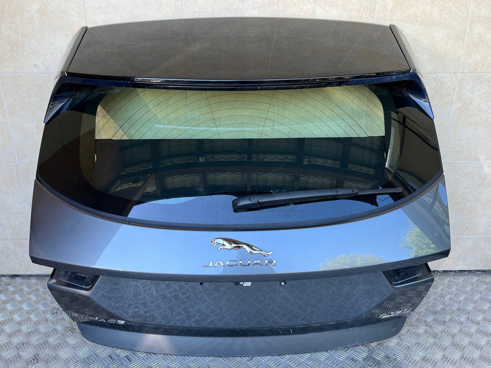 KLAPA TYLNA KOMPLETNA JAGUAR E-PACE KAMERA