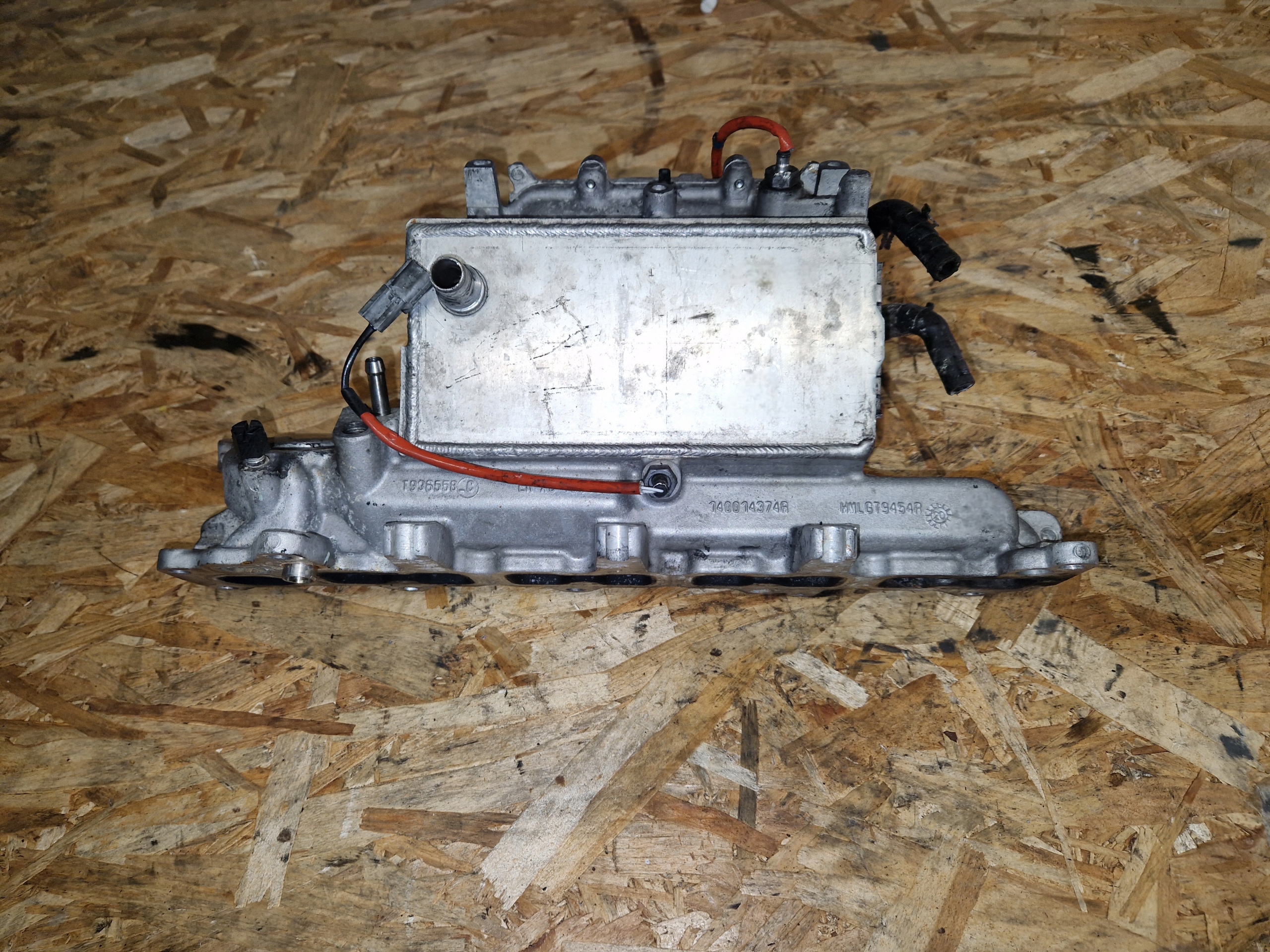 intake manifold RENAULT TRAFIC 2.0DCI 140014374R