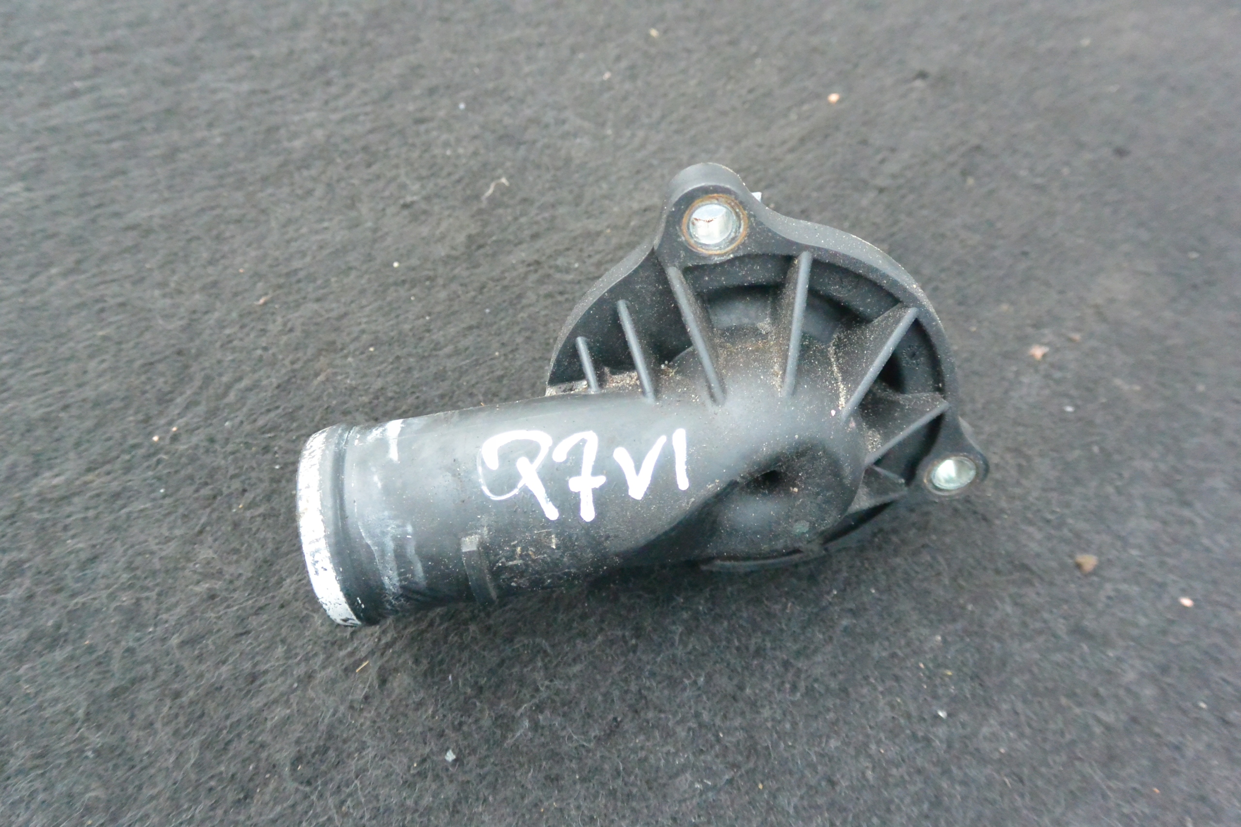 obal termostat BUG 3.0TDI AUDI Q7 4L TOUAREG 7L