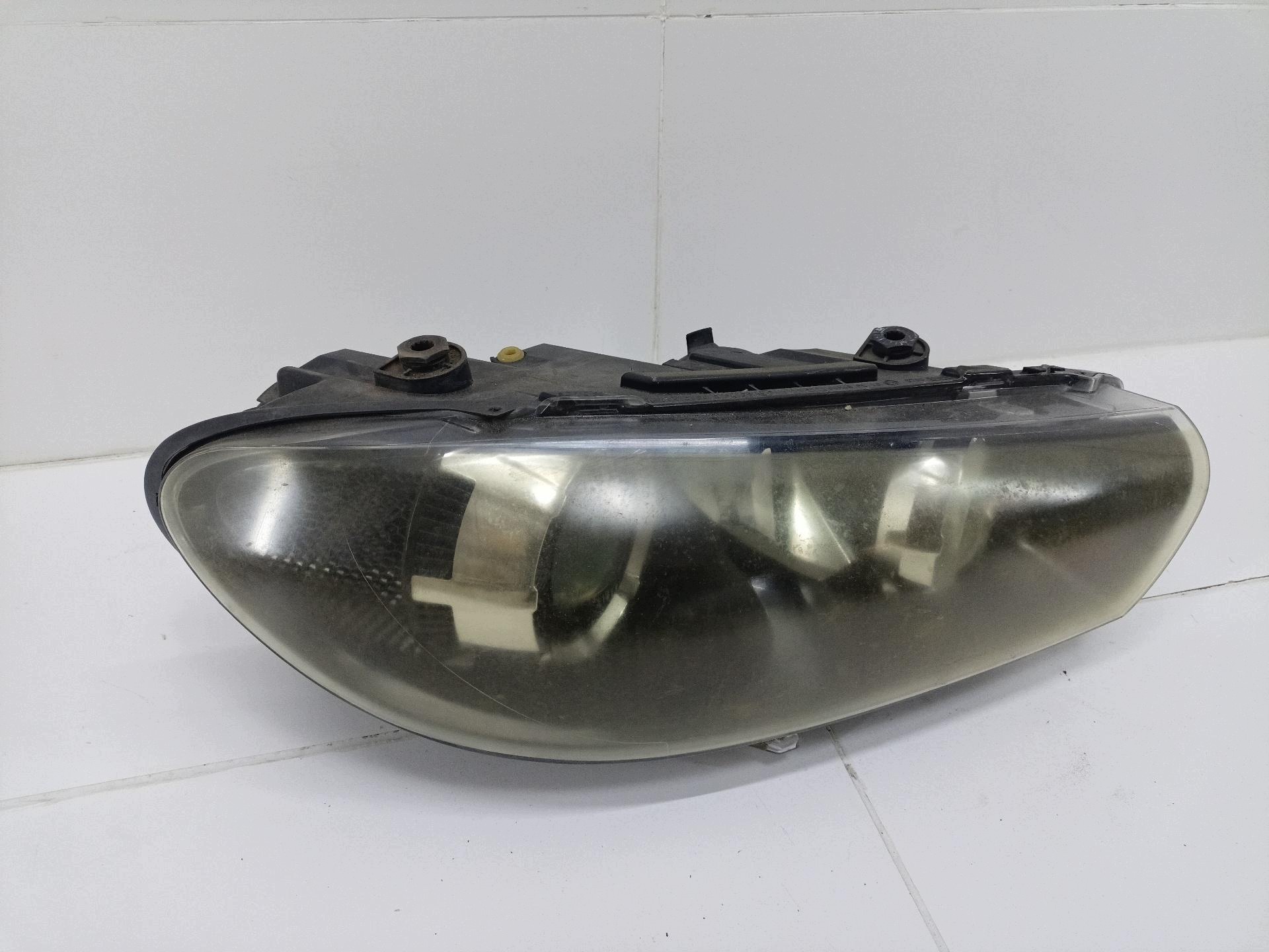 light front Volkswagen Scirocco 3 2009 1K8941032E