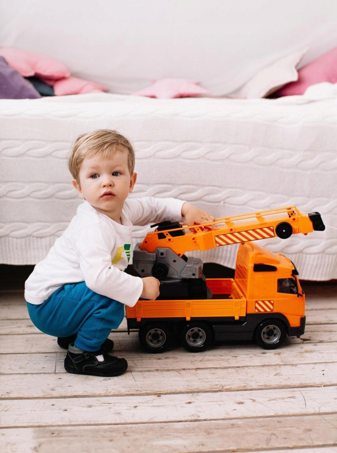 CIĘŻARÓWKA AUTO VOLVO DŹWIG OBROTOWY GIGANT XXL Marka Wader Quality Toys