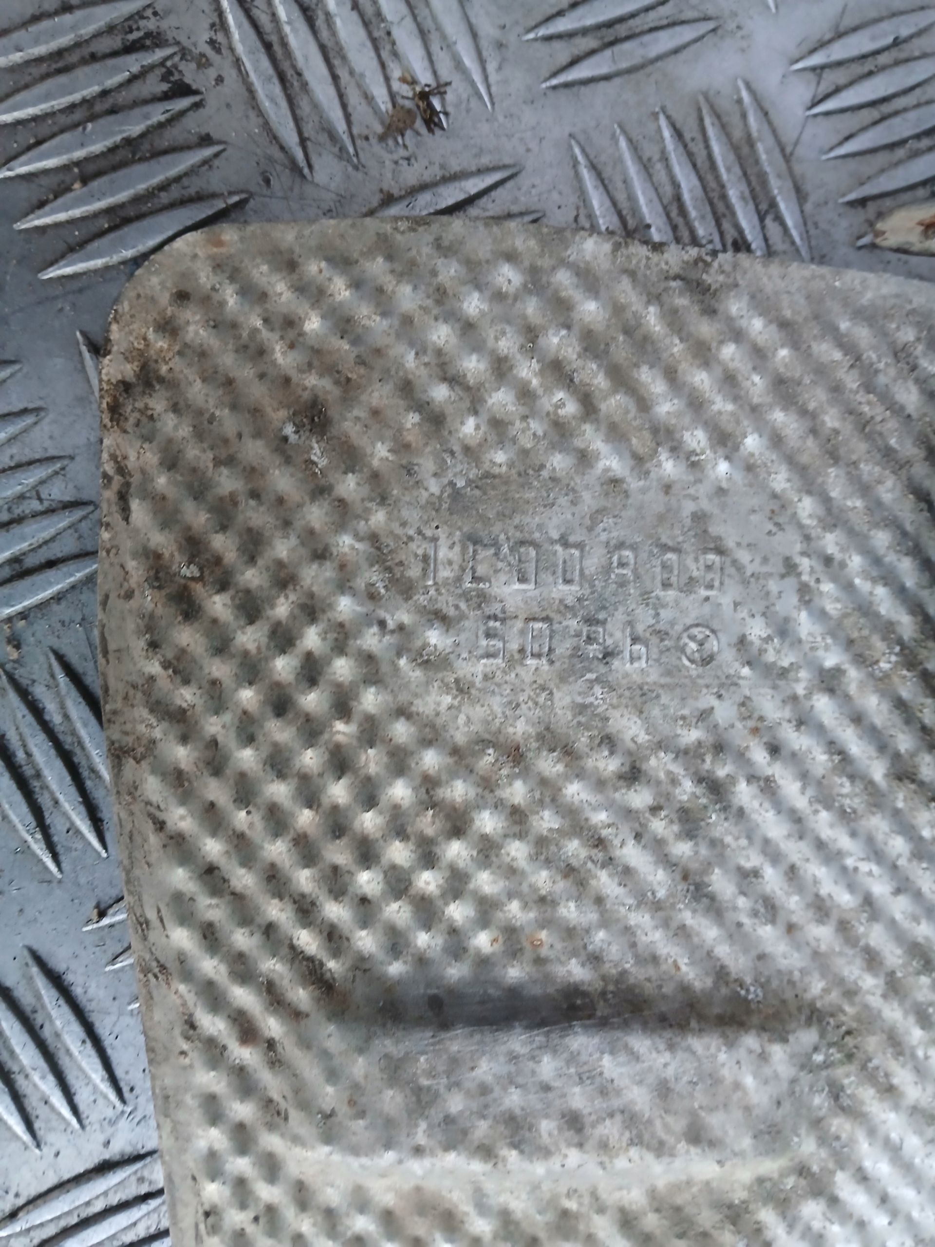 MERCEDES W211 Blende Abdeckung TERMICZNA TLUMIKA links oder rechts