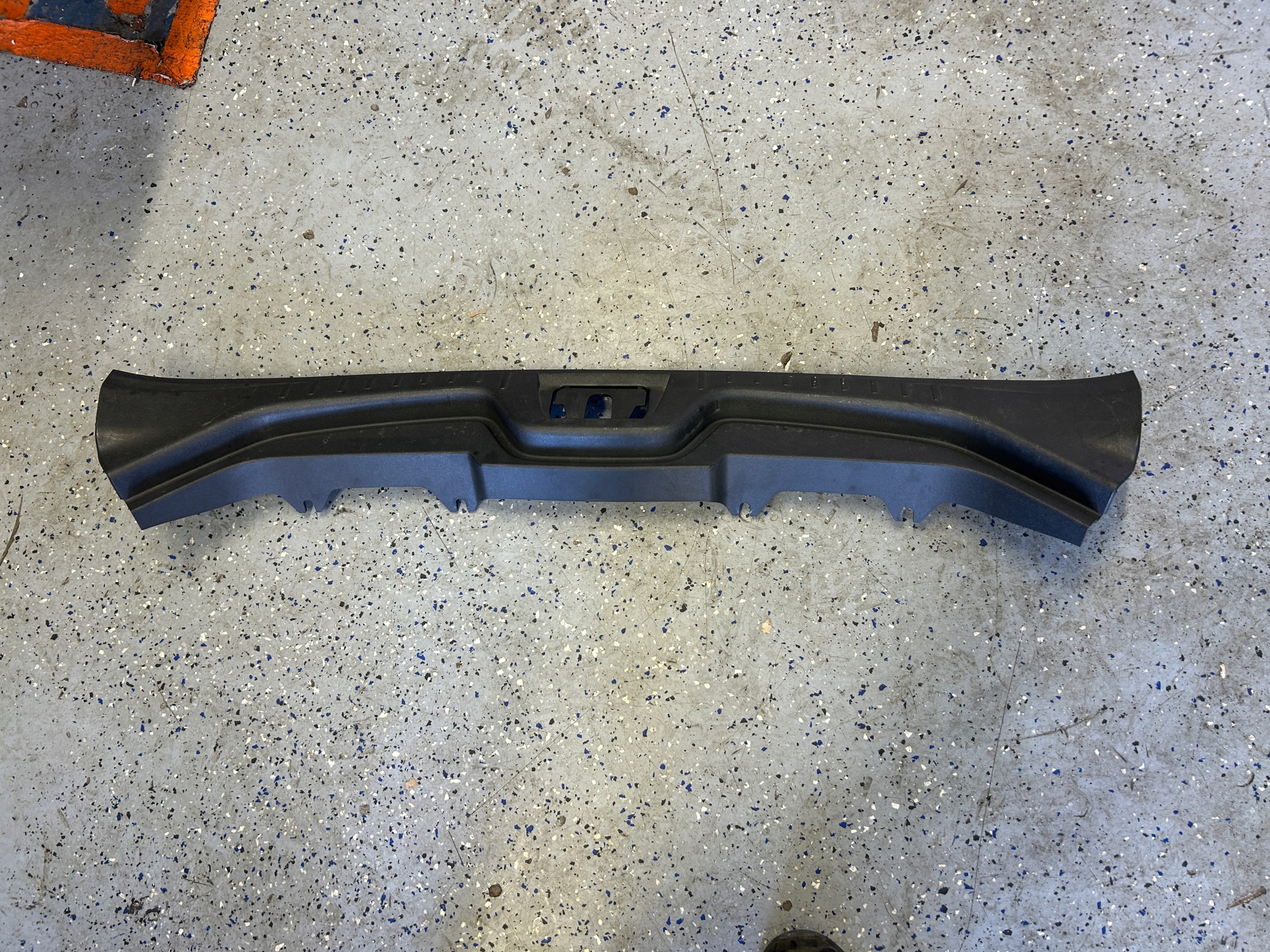 VOLVO V60 kryt stěny zadního 30721873