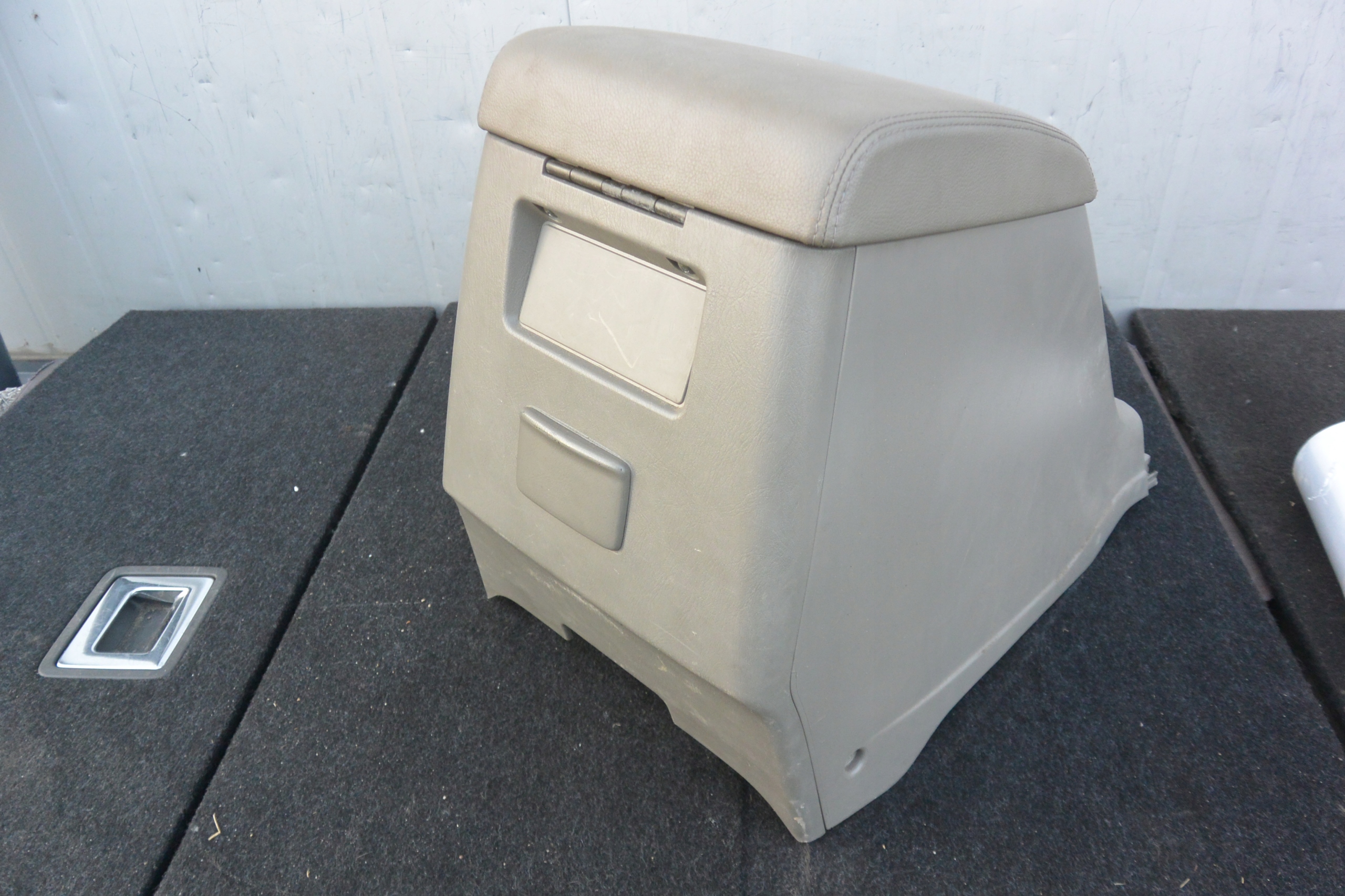 TUNEL central armrest passenger compartment leather NISSAN PATROL Y61