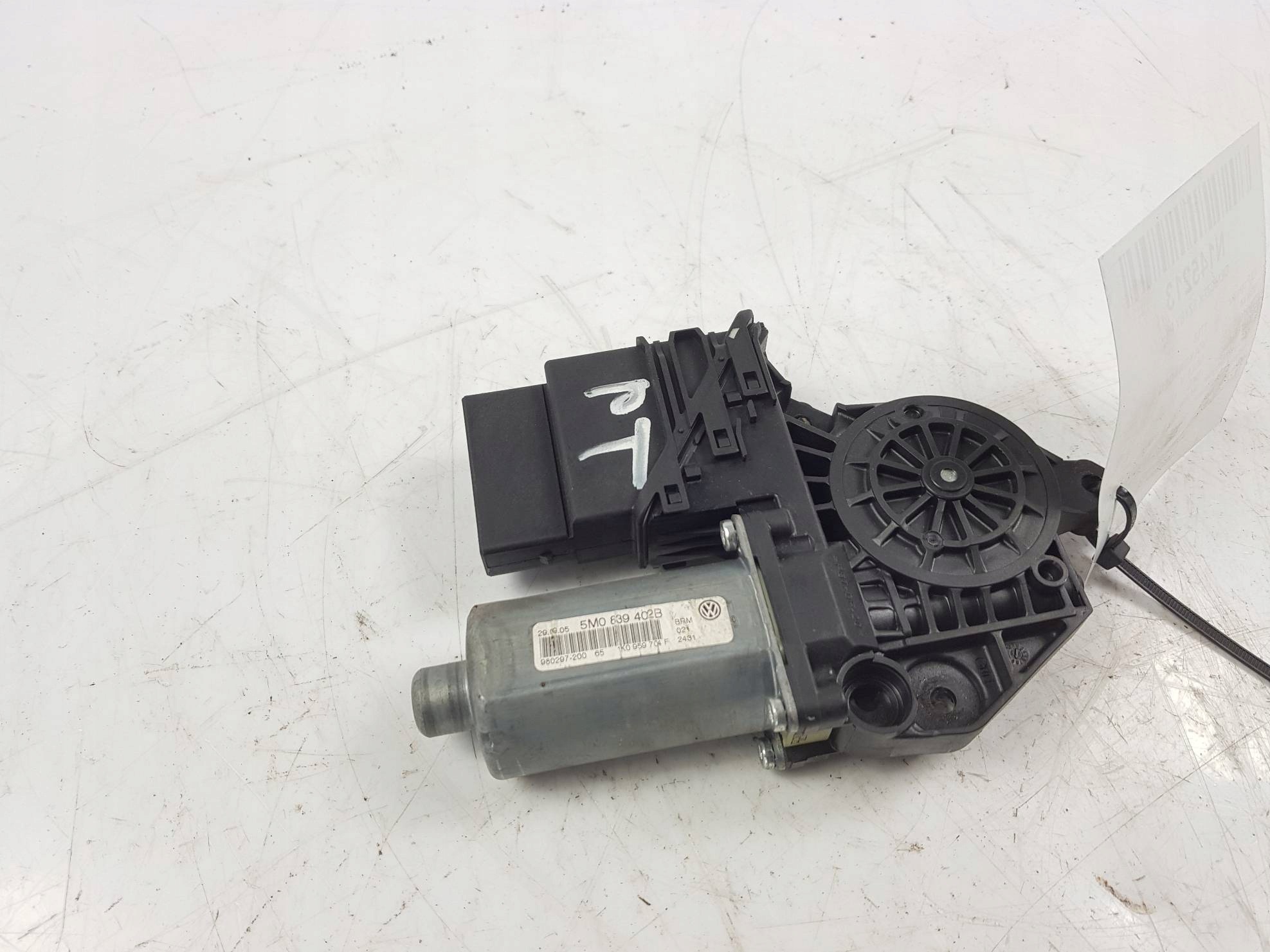 mini motor windows right rear part 5M0839402B VOLKSWAGEN GOLF V