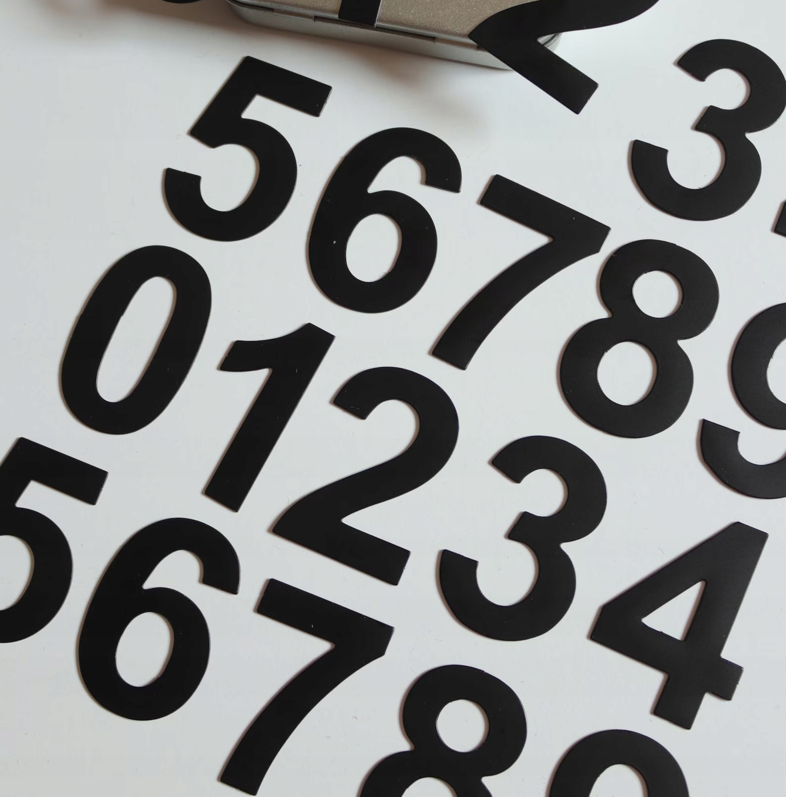 Cyfry magnetyczne duże 10cm na tablice / lodówkę czarne
