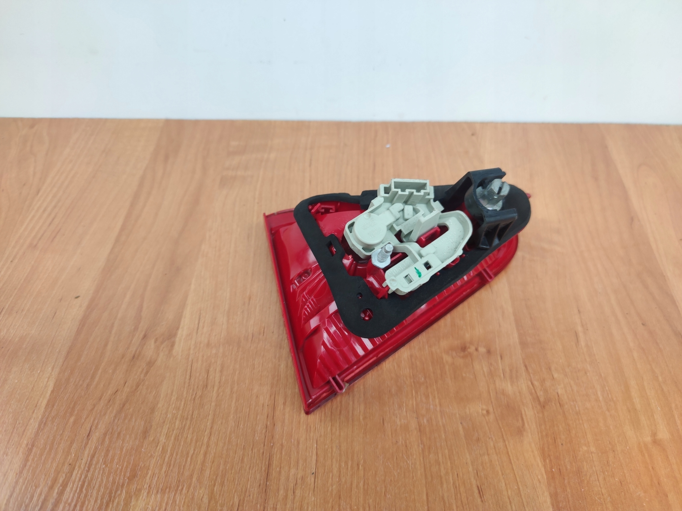 AUDI A5 8T COUPE left light to the bonnet rear part WEW bonnet