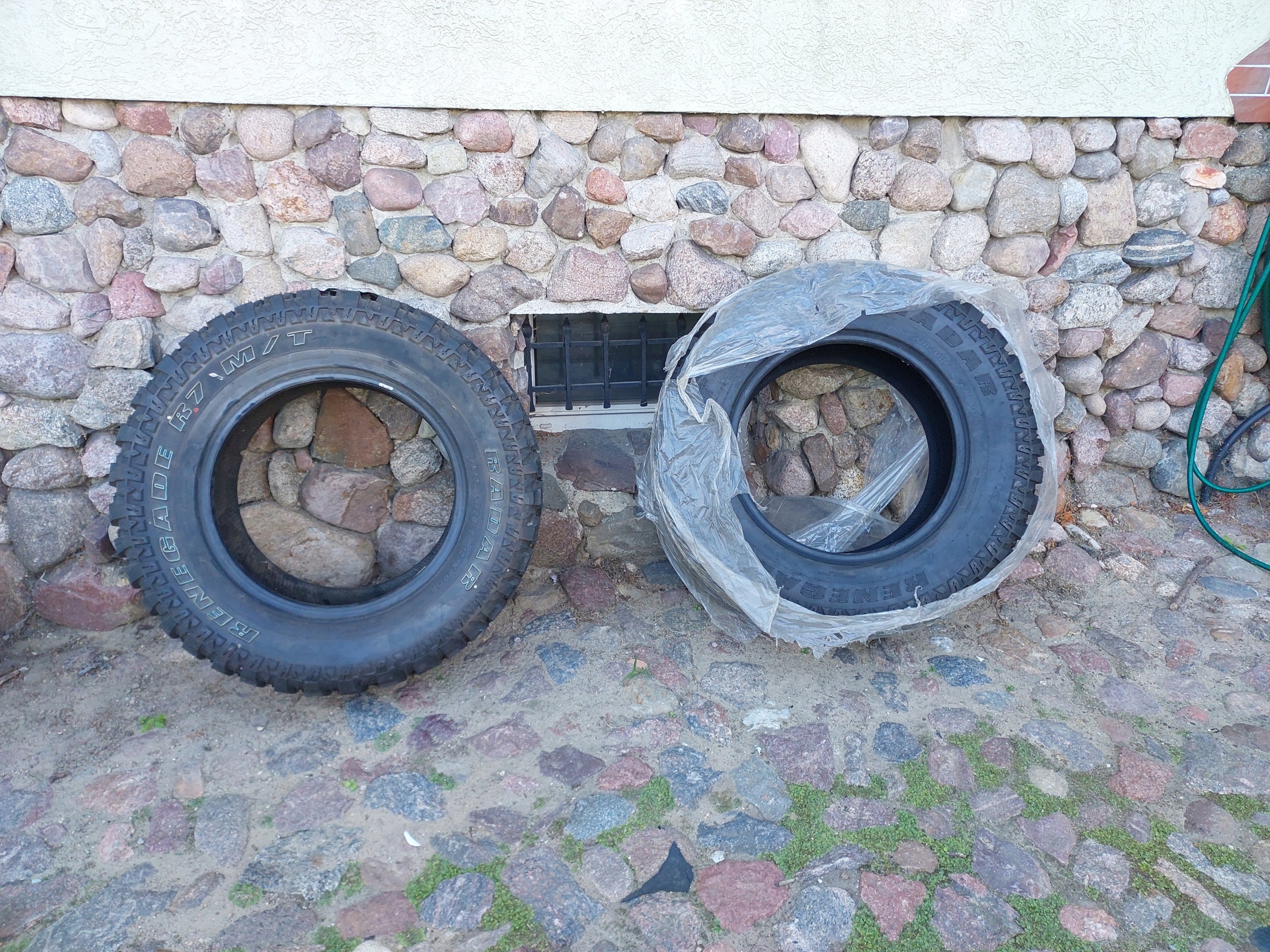 OPONA RADAR RENEGADE R7 M/T 20" 37X13,5