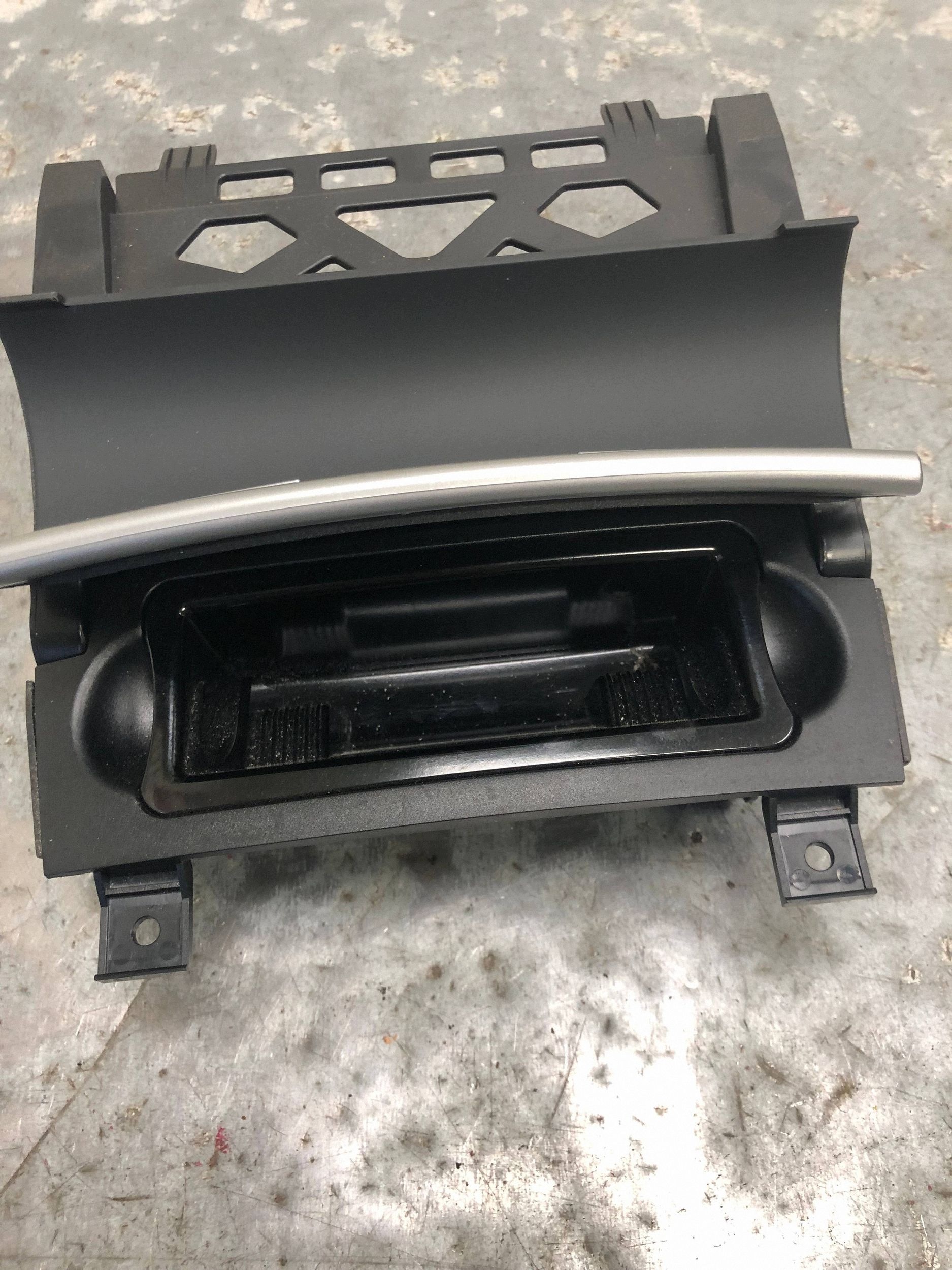 cendrier boîte a gant passager console AUDI A3 8P LIFT 8P0857951
