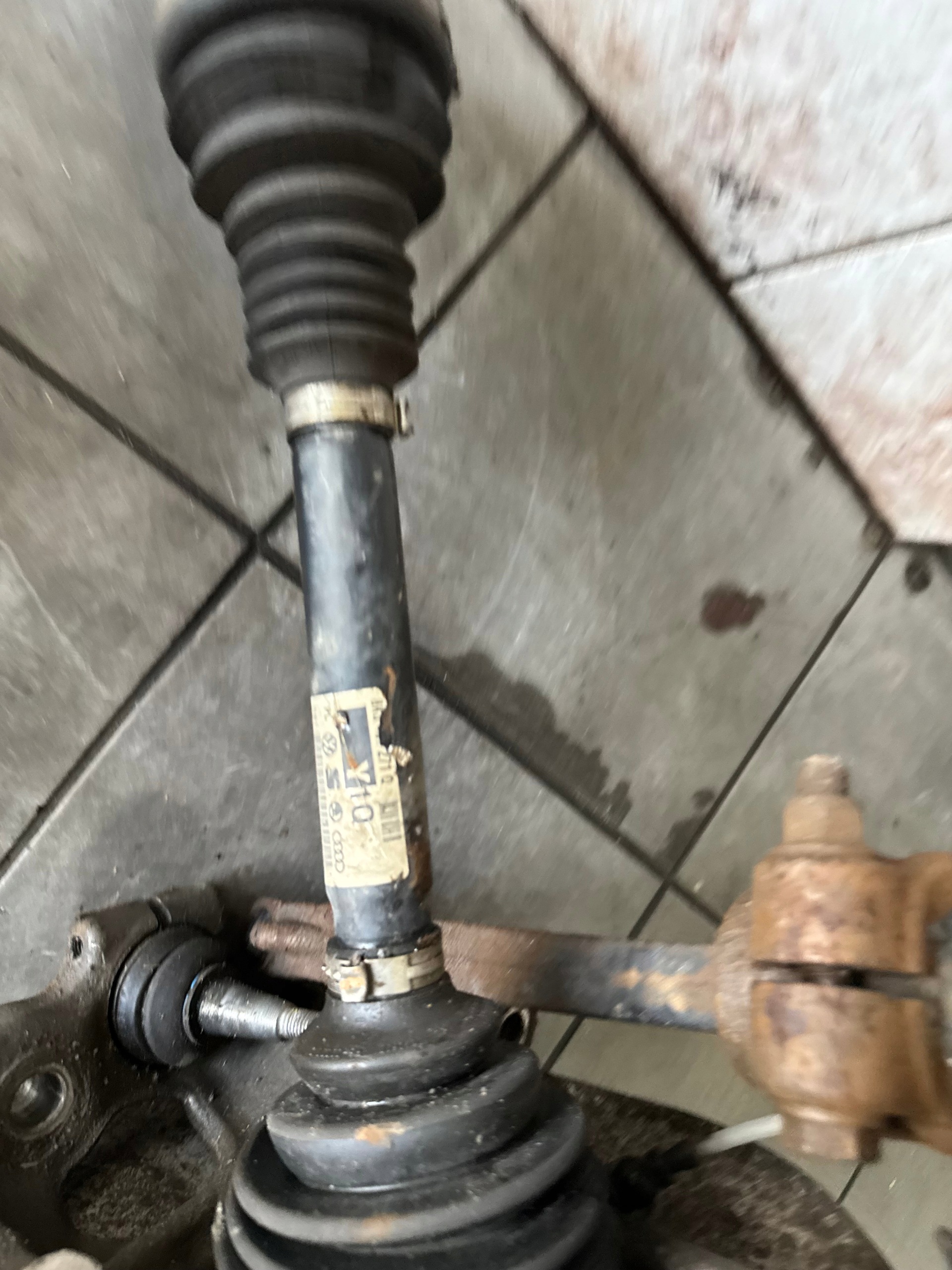 AUDI A4 B8 MCPERSON right front complete 1.8 TFSI AUTOMAT semi-axis