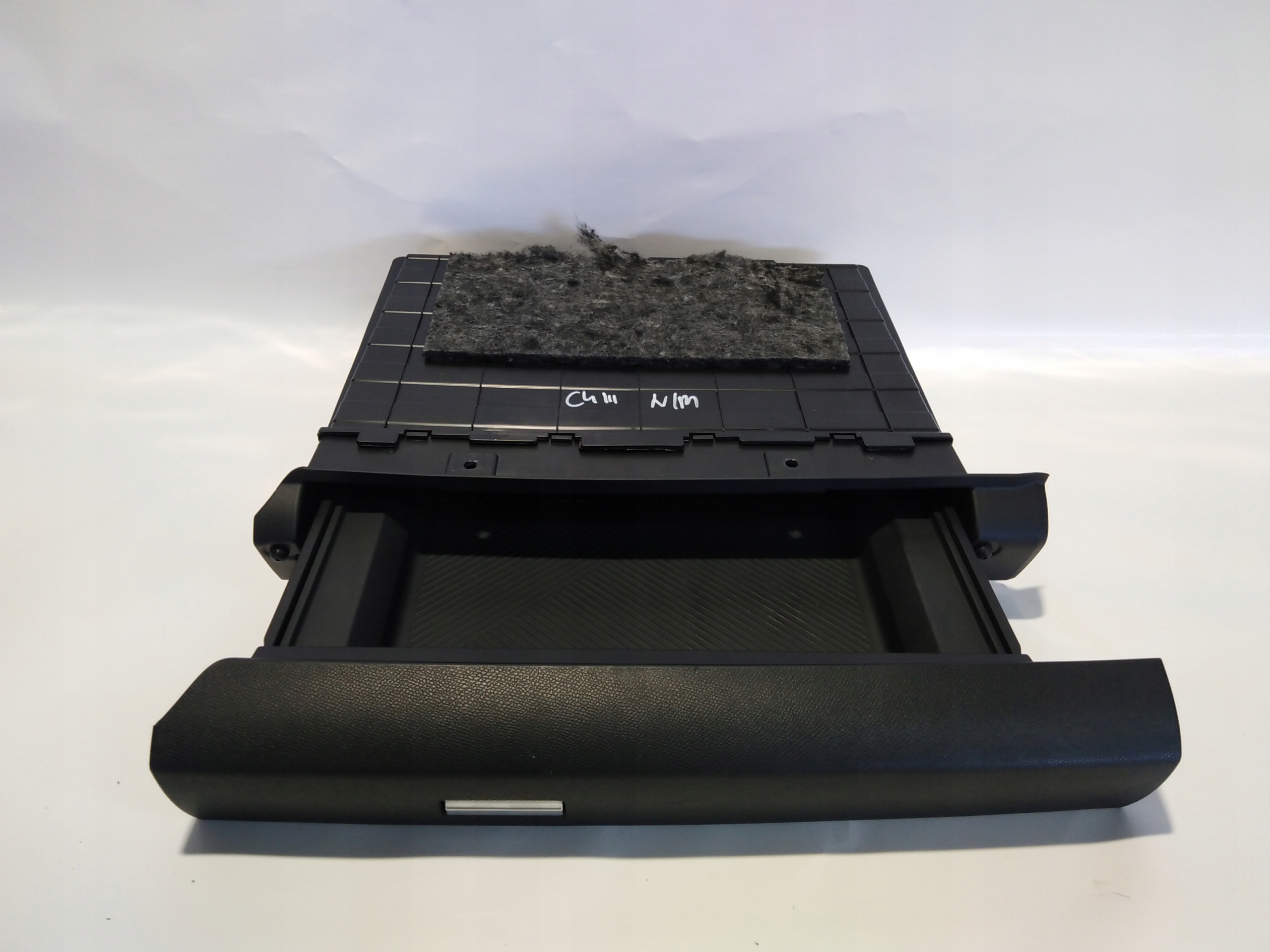 Citroen C4 III 2020R перчаточный ящик Y0041680