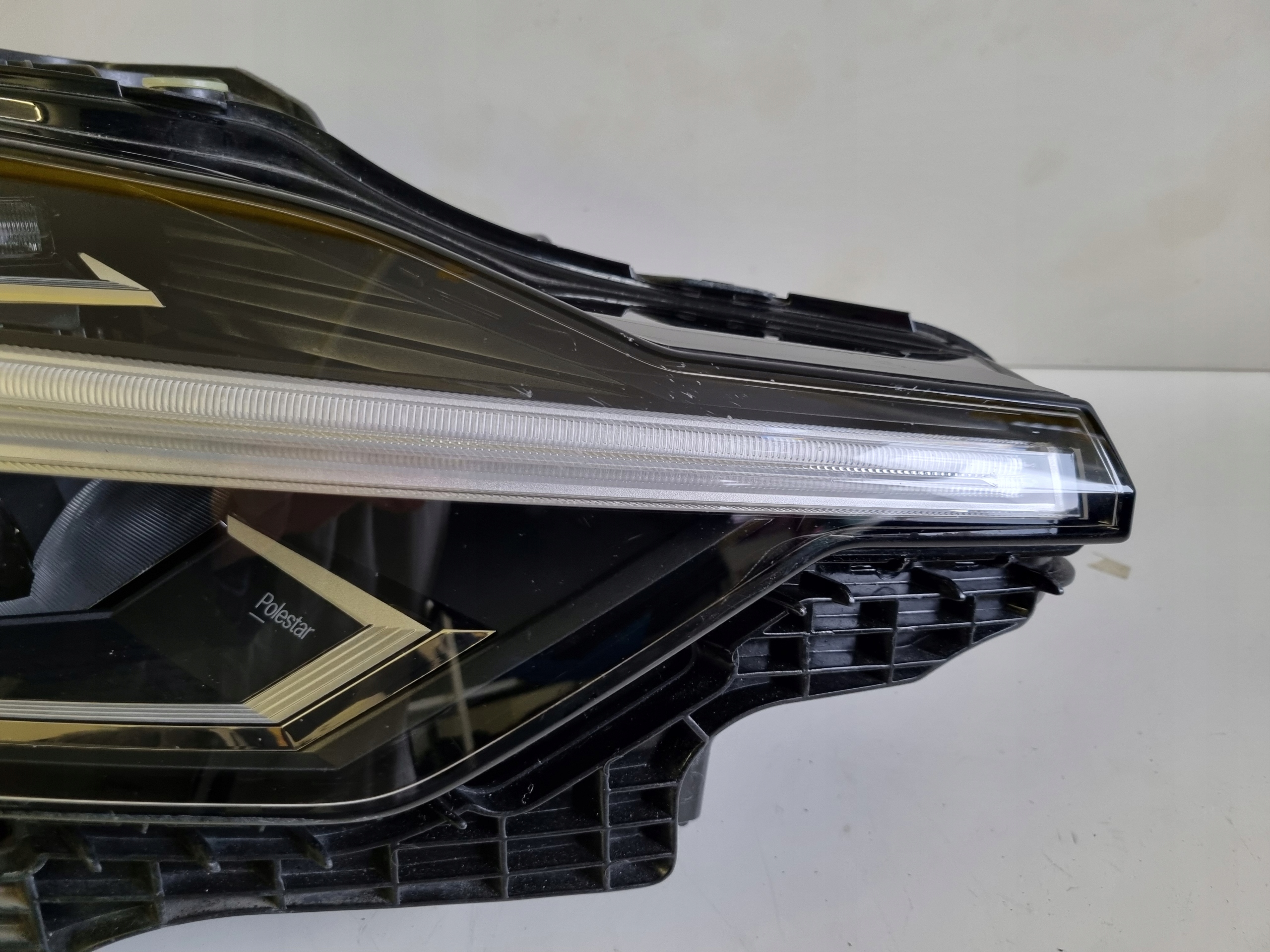 LAMPA PRAWY PRZÓD PRZEDNIA VOLVO POLESTAR 2 II FULL LED P31698077 Rodzaj świateł mijania LED