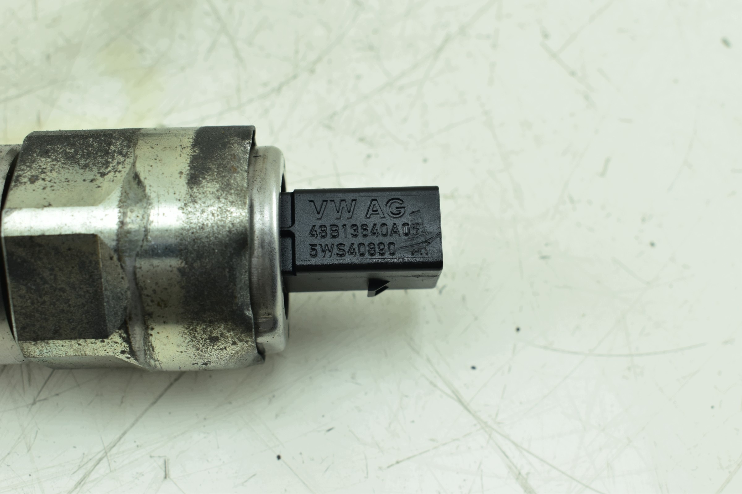 Rampe injection VOLKSWAGEN PASSAT B7 GOLF VI 1.6 TDI 03L089S