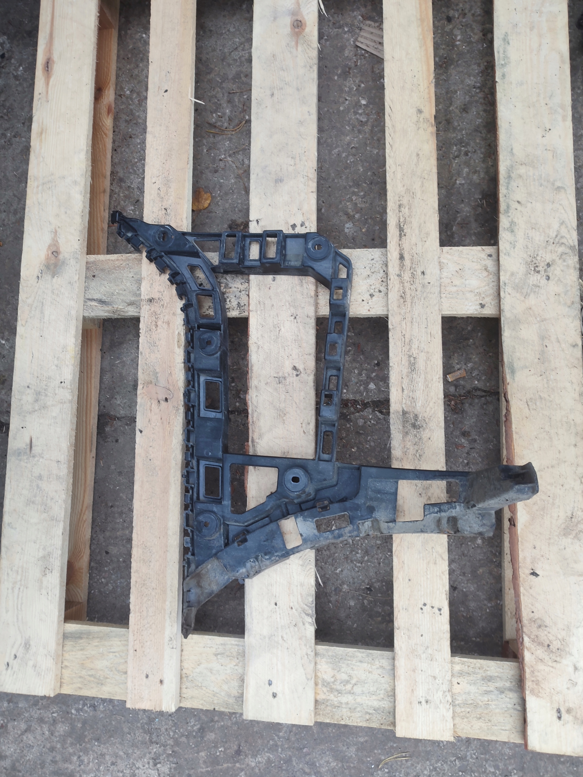 bumper bracket right rear part right rear VW JETTA VI 5C6807394