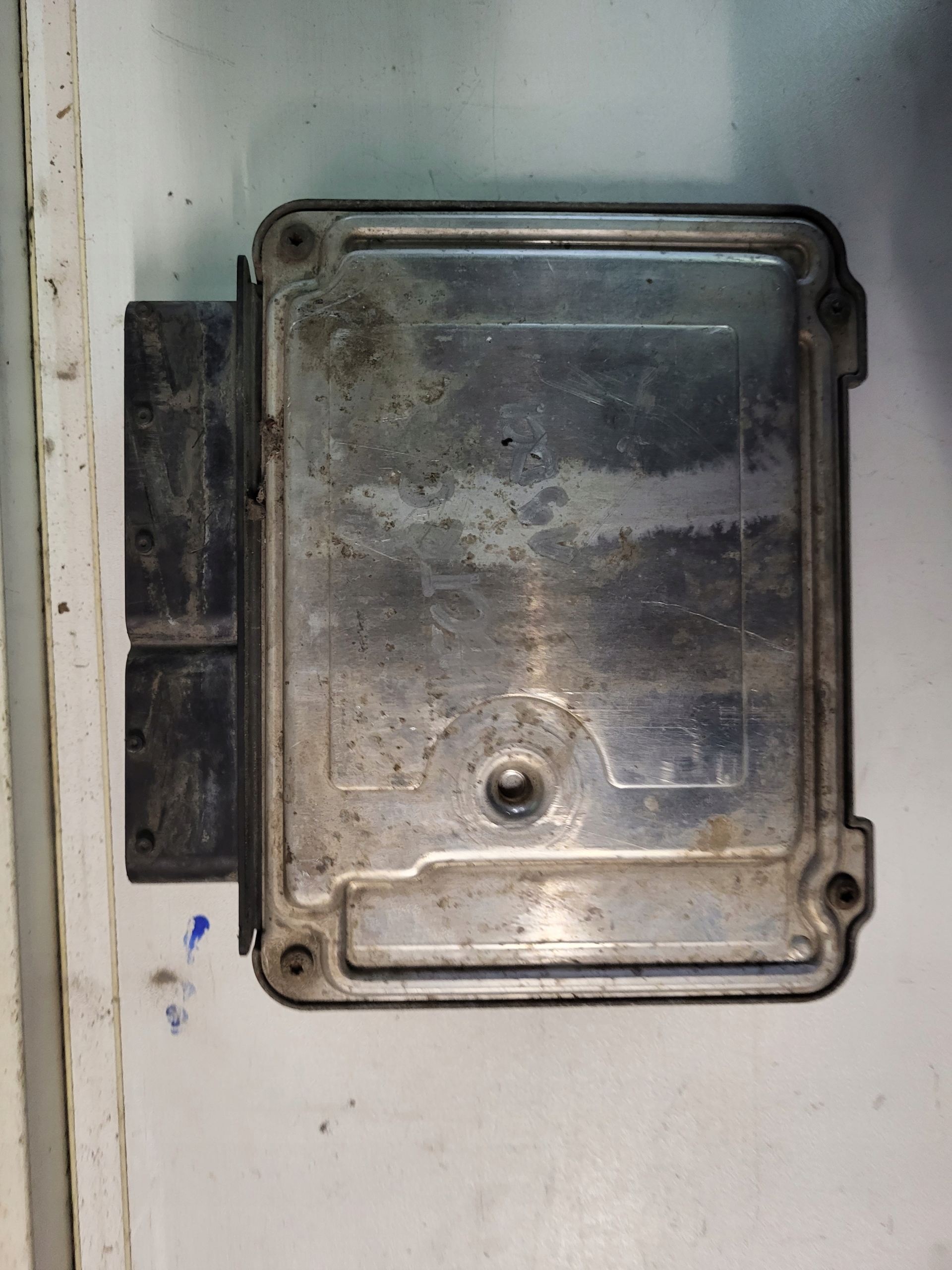 computer control unit of the engine OPEL VECTRA C 1.9 CDTI 55189631